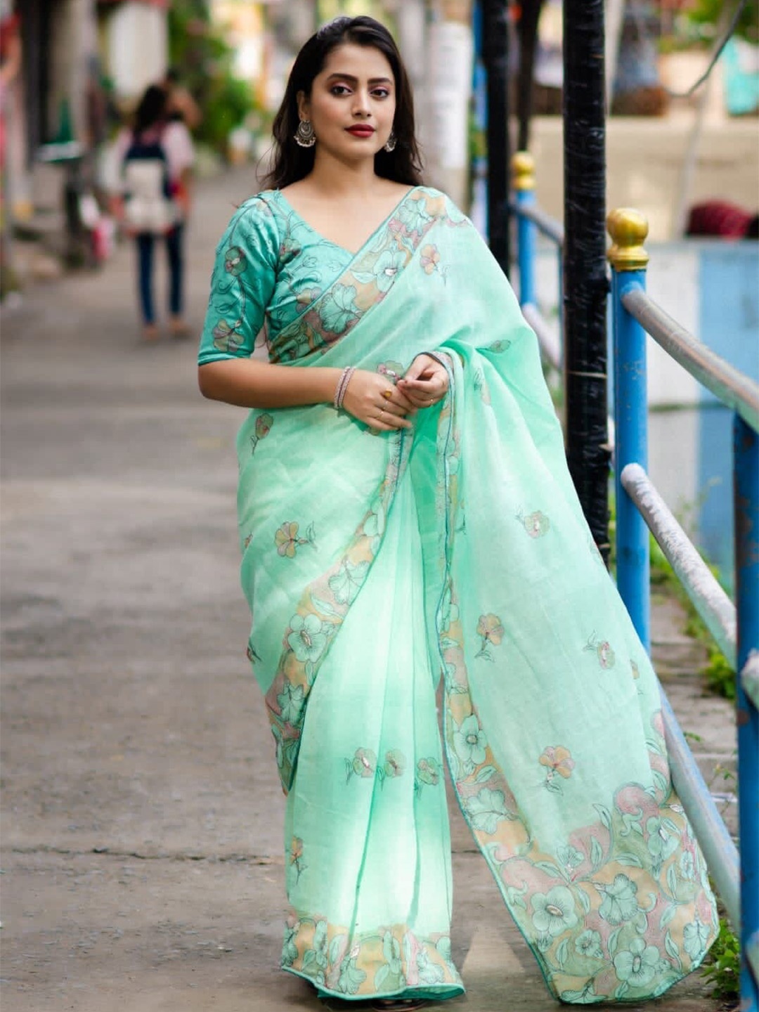 

STAVA CREATION Floral Print Pure Linen Saree, Sea green