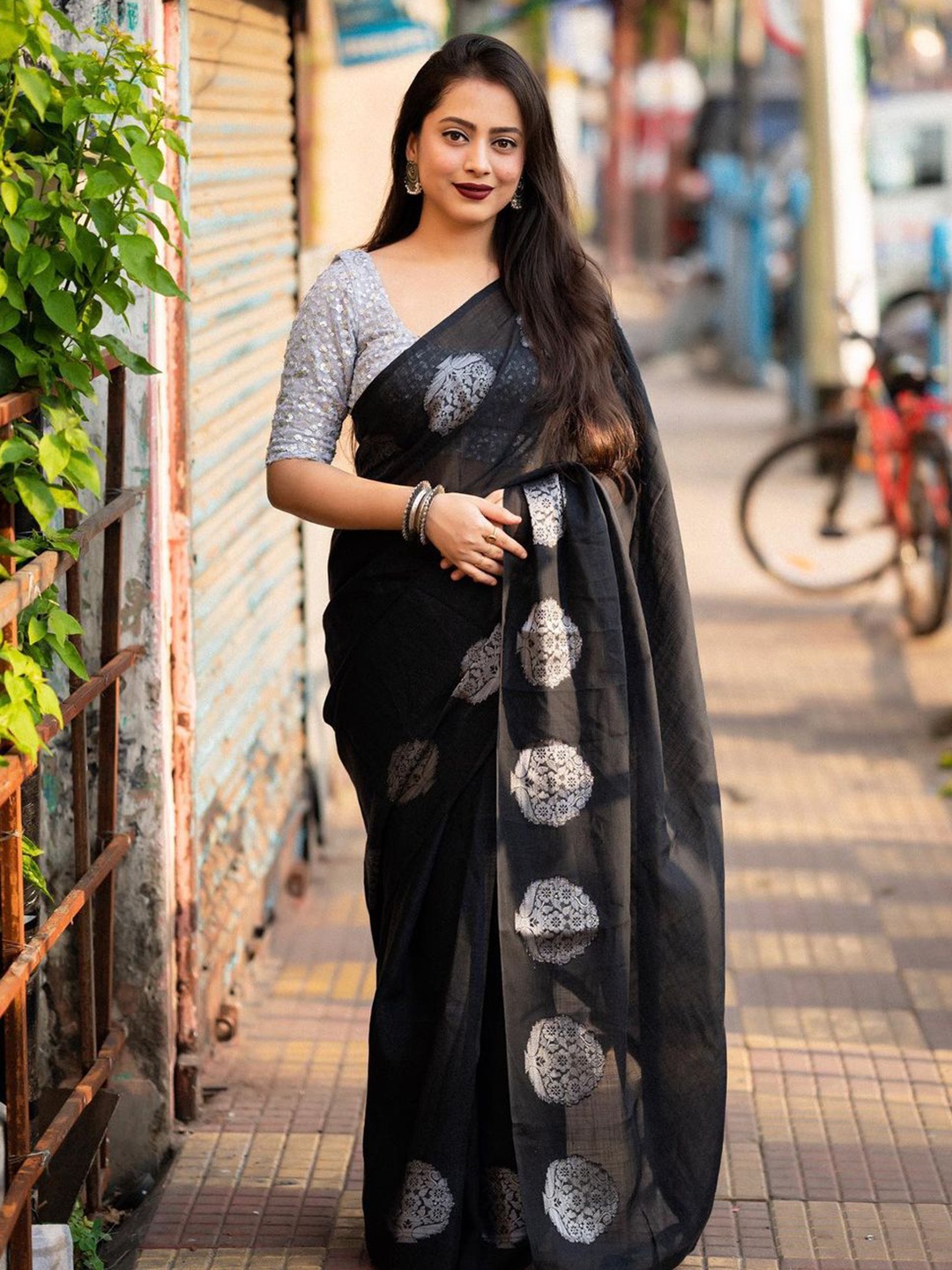 

STAVA CREATION Zari Embroidered Woven Design Tussar Pure Linen Saree, Black