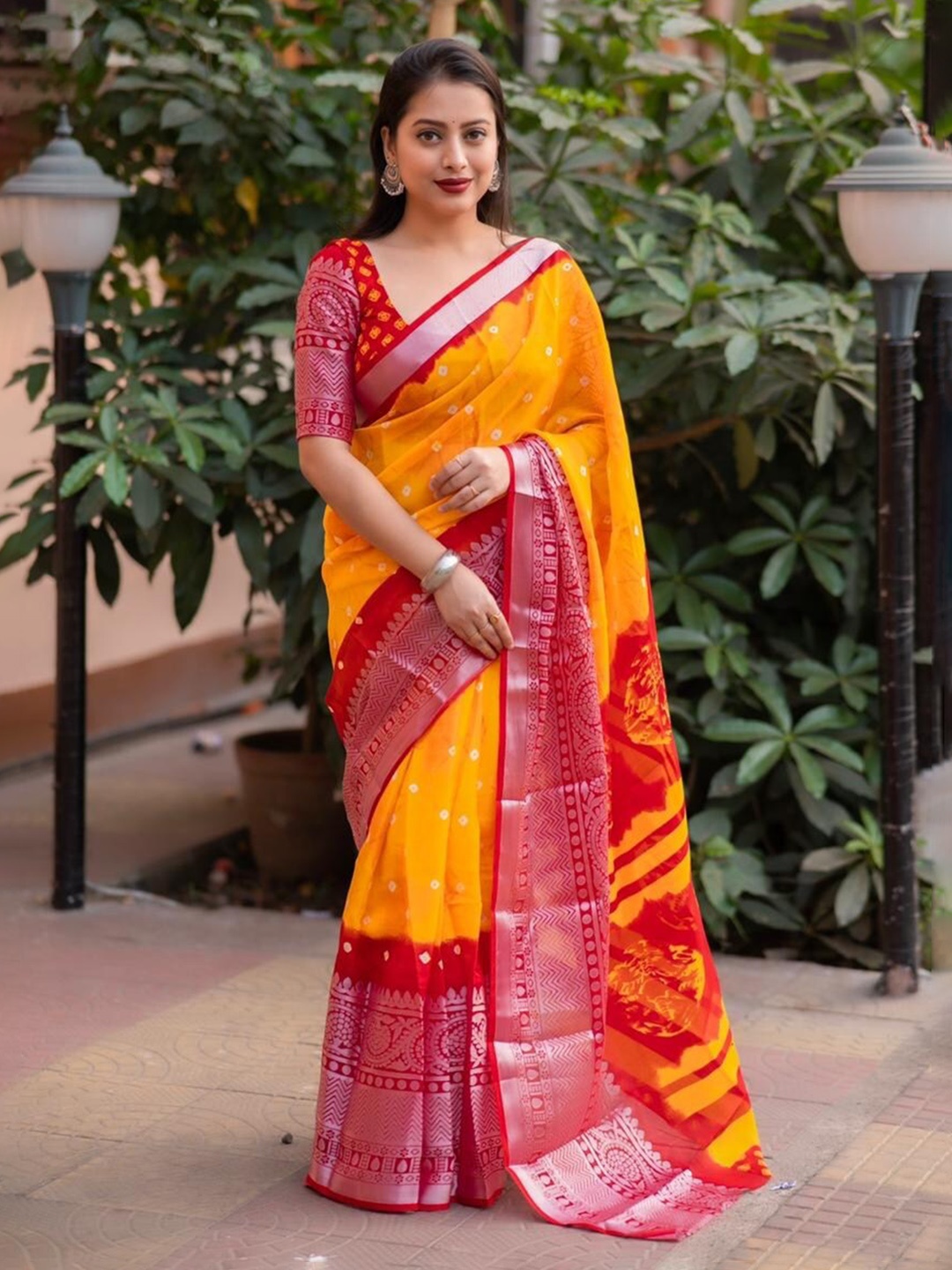 

STAVA CREATION Zari Ethnic Motifs Bandhani Print Jute Silk Saree, Orange