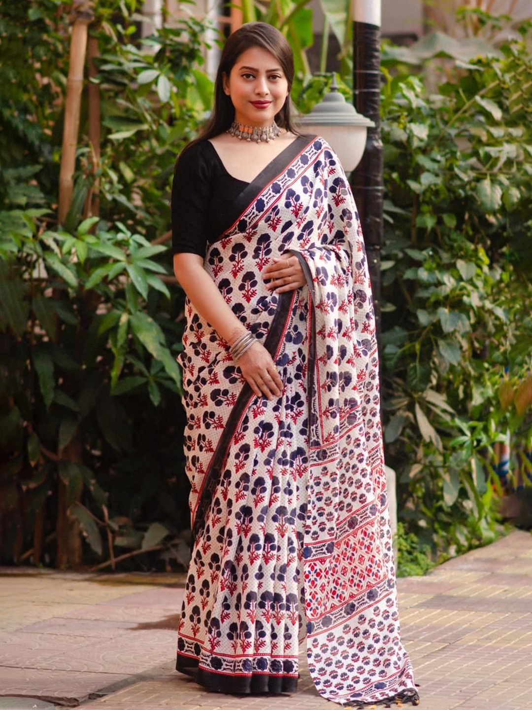 

STAVA CREATION Ethnic Motifs Jute Silk Saree, Black