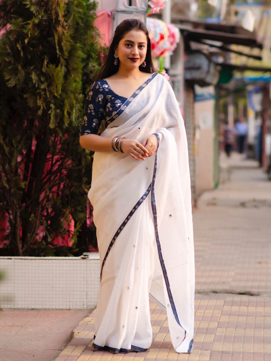 

STAVA CREATION Ethnic Motifs Pure Linen Saree, White