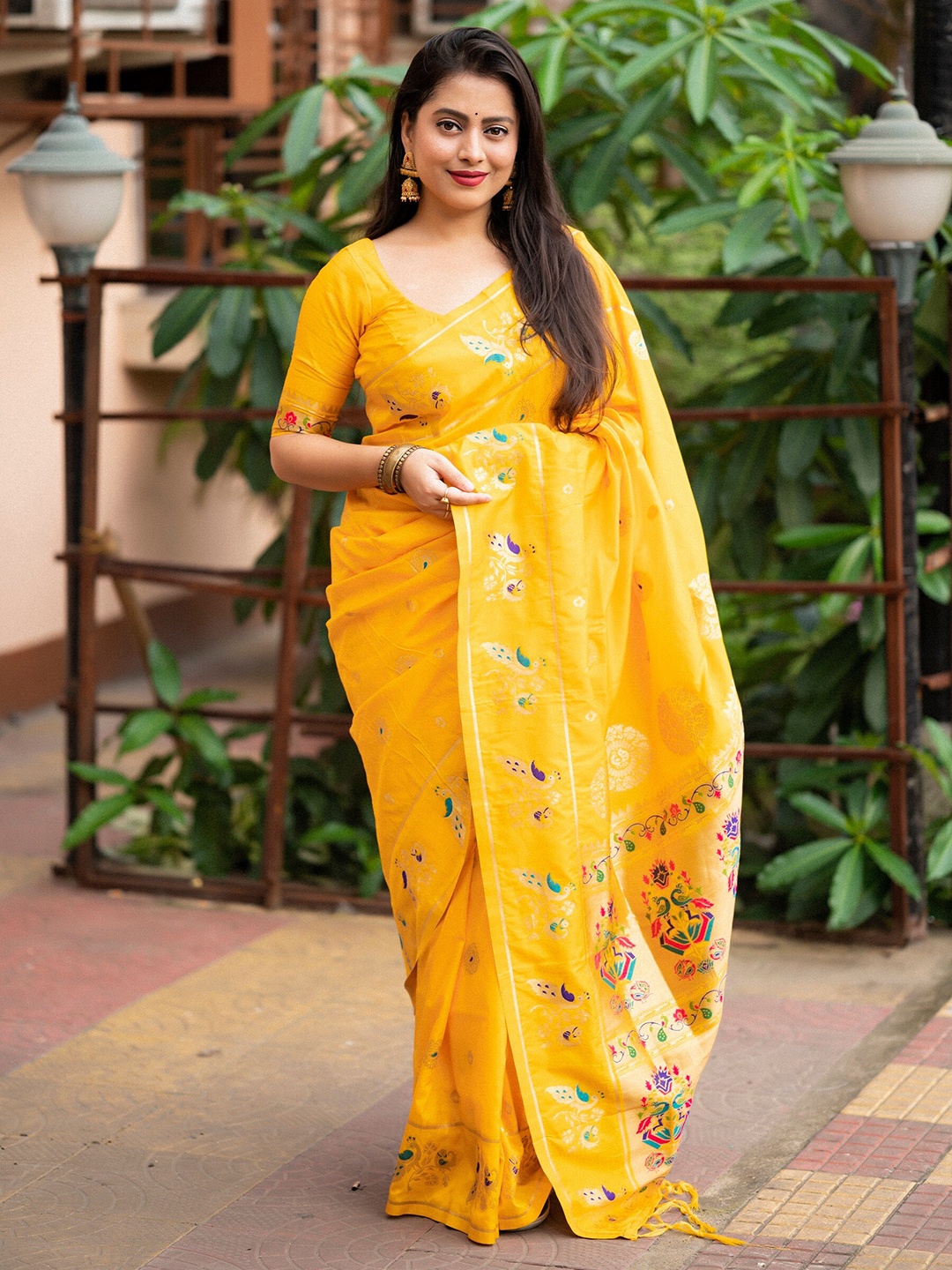 

STAVA CREATION Woven Design Pure Silk Heavy Work Banarasi Saree, Yellow