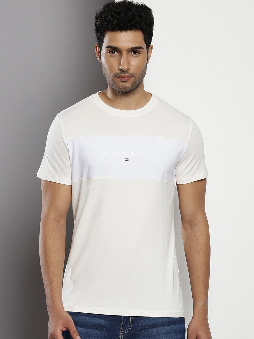 

Tommy Hilfiger Round Neck Short Sleeves T-shirt, Off white