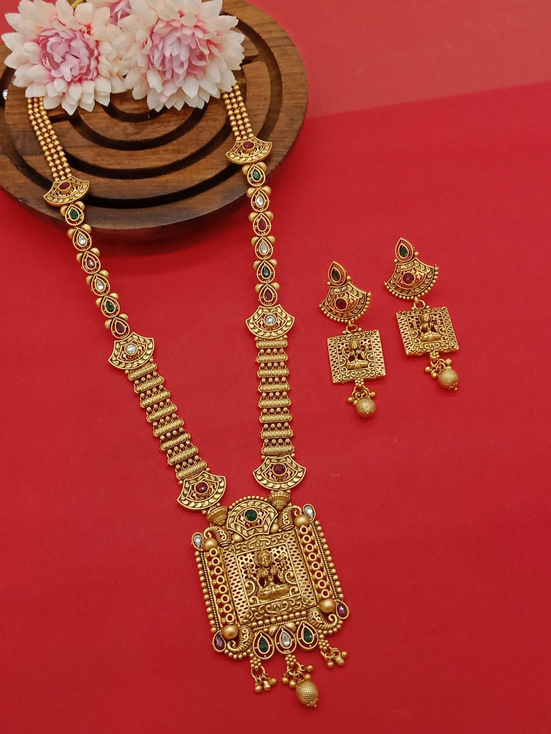 

AASHISH IMITATION Gold-Plated Kundan Stones Studded Square Jewellery Set