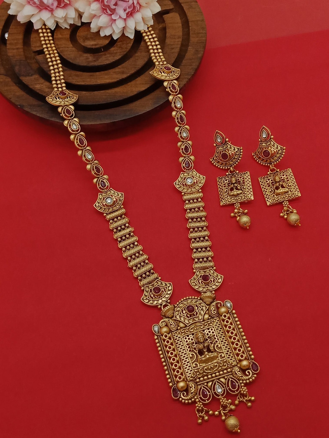 

AASHISH IMITATION Gold Plated Kundan Studded Jewellery Set