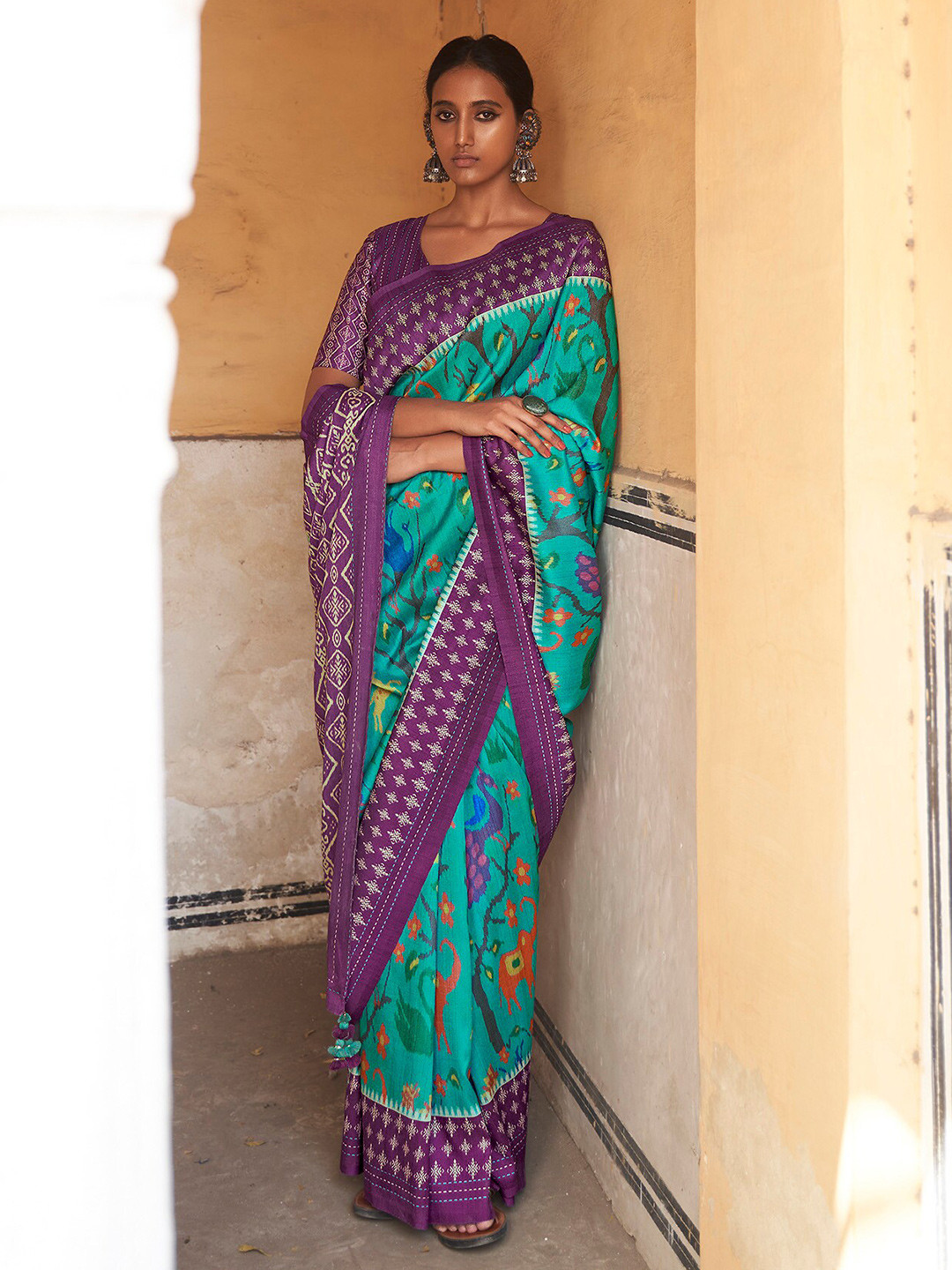 

elora Floral Printed Saree, Teal