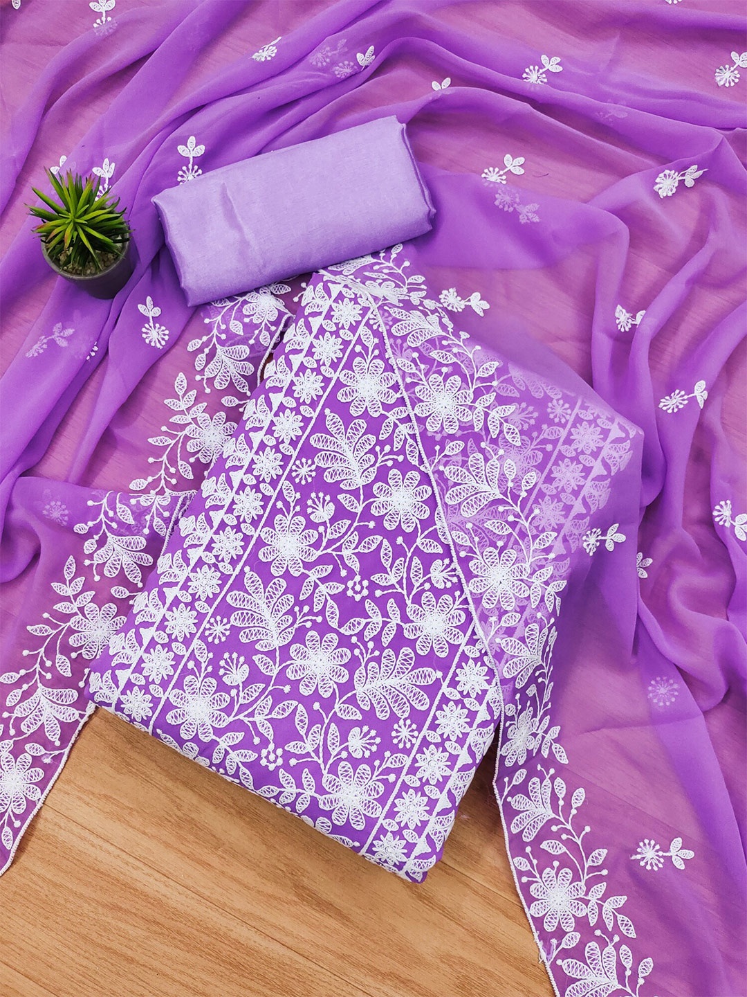 

Panzora Floral Embroidered Unstitched Dress Material, Lavender