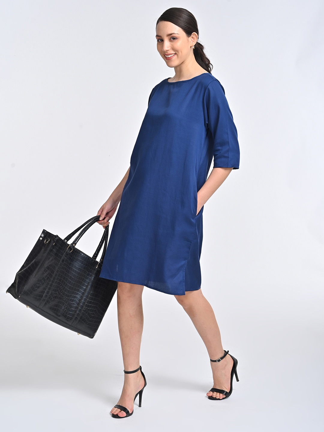 

Saltpetre Women Boatneck Straight Fit Knee Length Dress, Navy blue