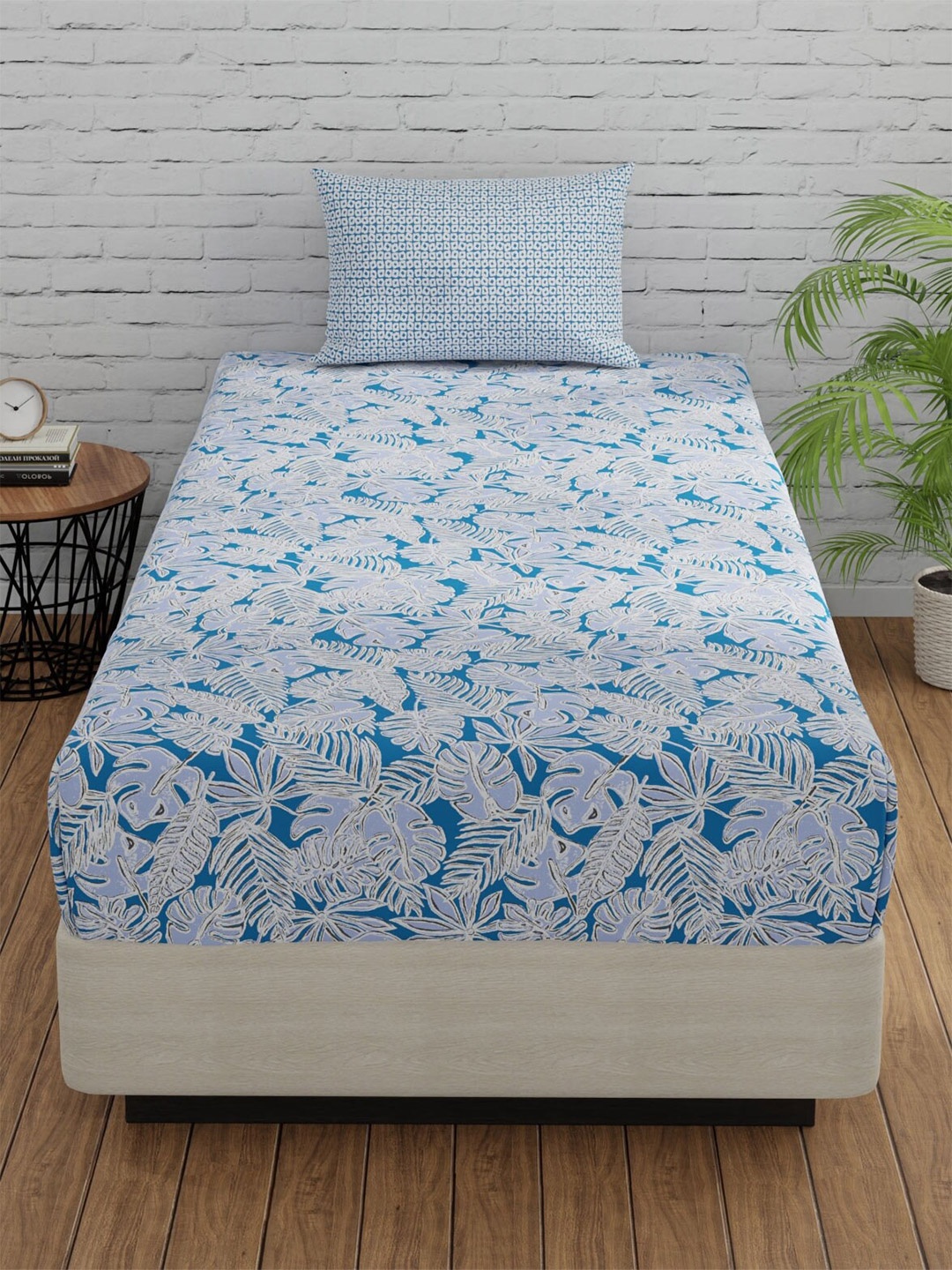 

Huesland Blue & White 2 Pieces Floral Cotton 144 TC Single Bedsheet with 1 Pillow Covers