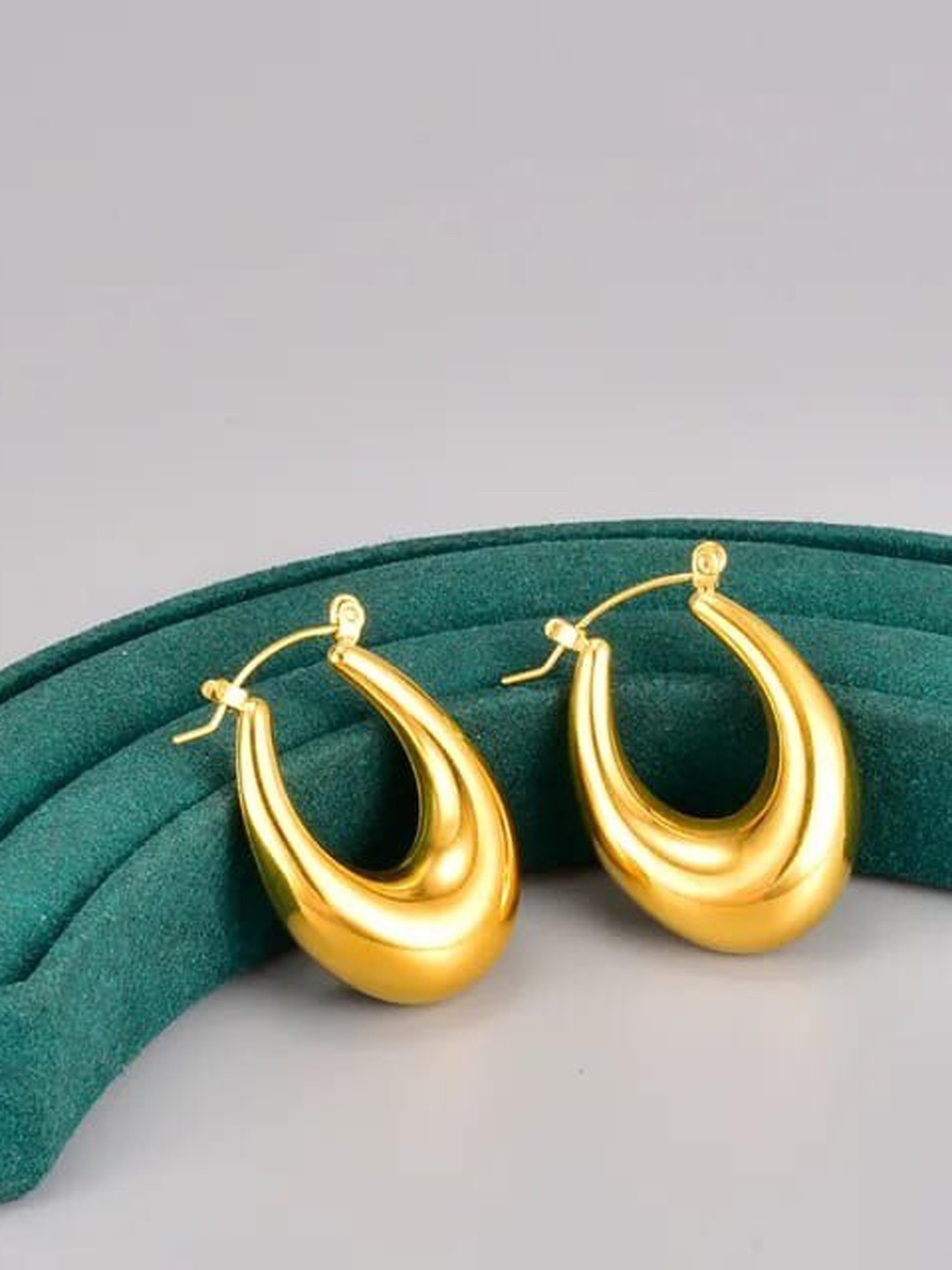 

VIEN Gold-Plated Oval Hoop Earrings