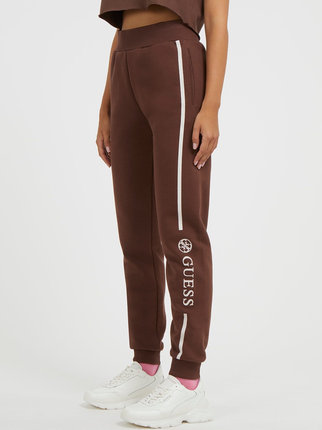 

GUESS Women Mid-Rise Jogger, Brown