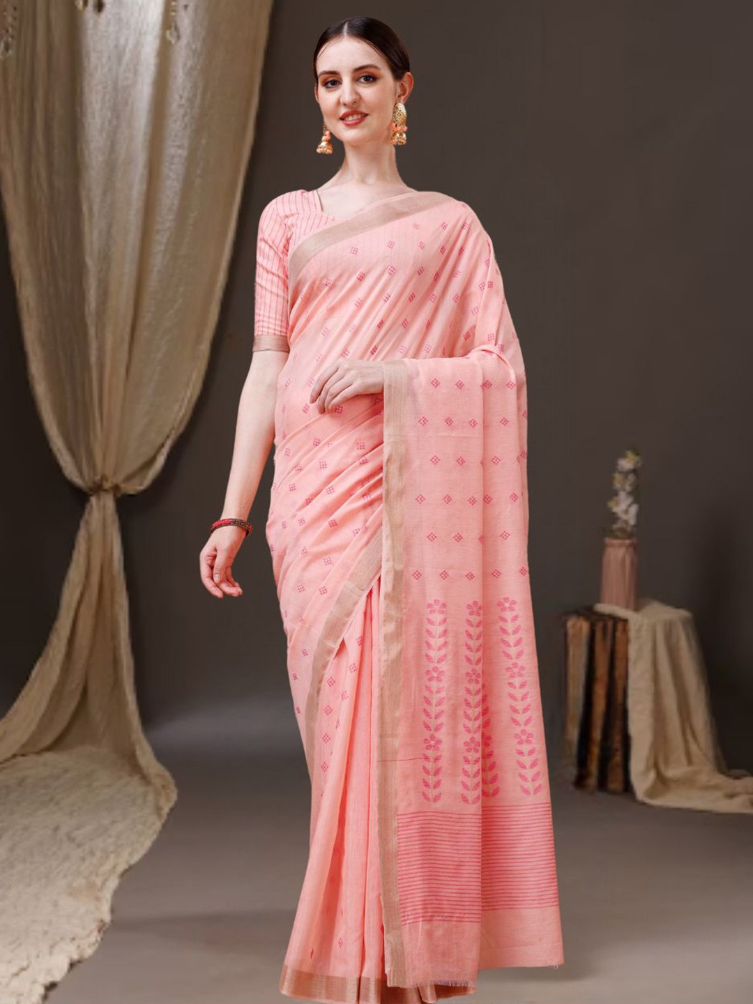 

MAGMINA Geometric Woven Design Embellished Cotton Silk Saree, Cream