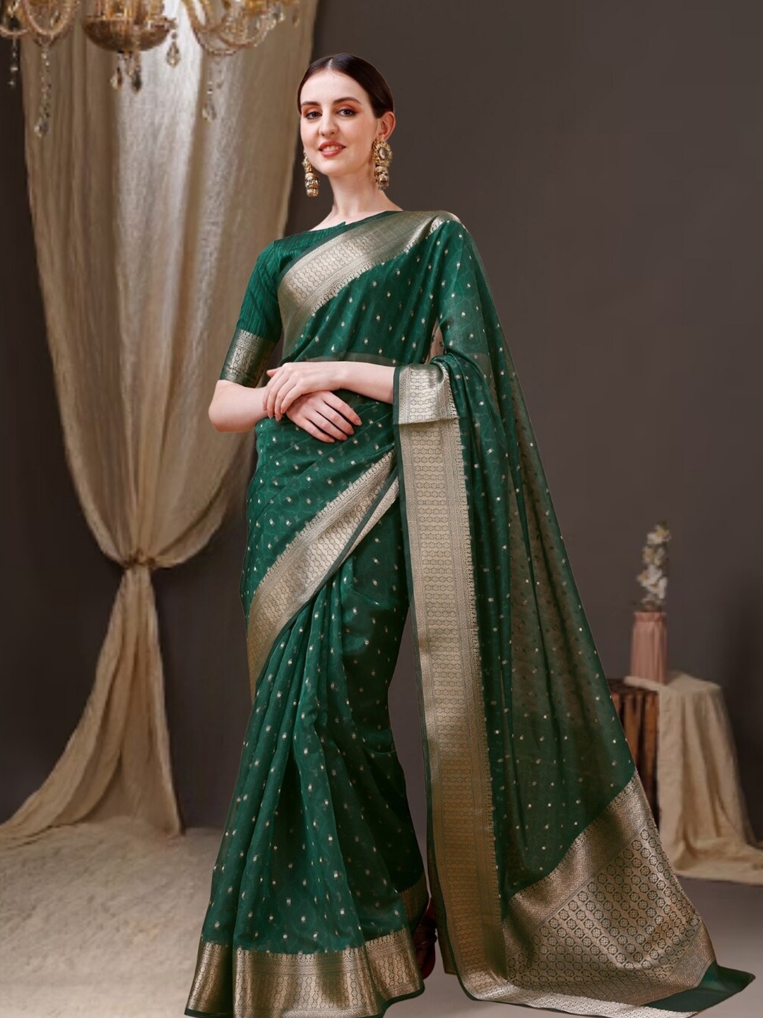 

MAGMINA Woven Design Zari Embellished Silk Banarasi Saree, Green