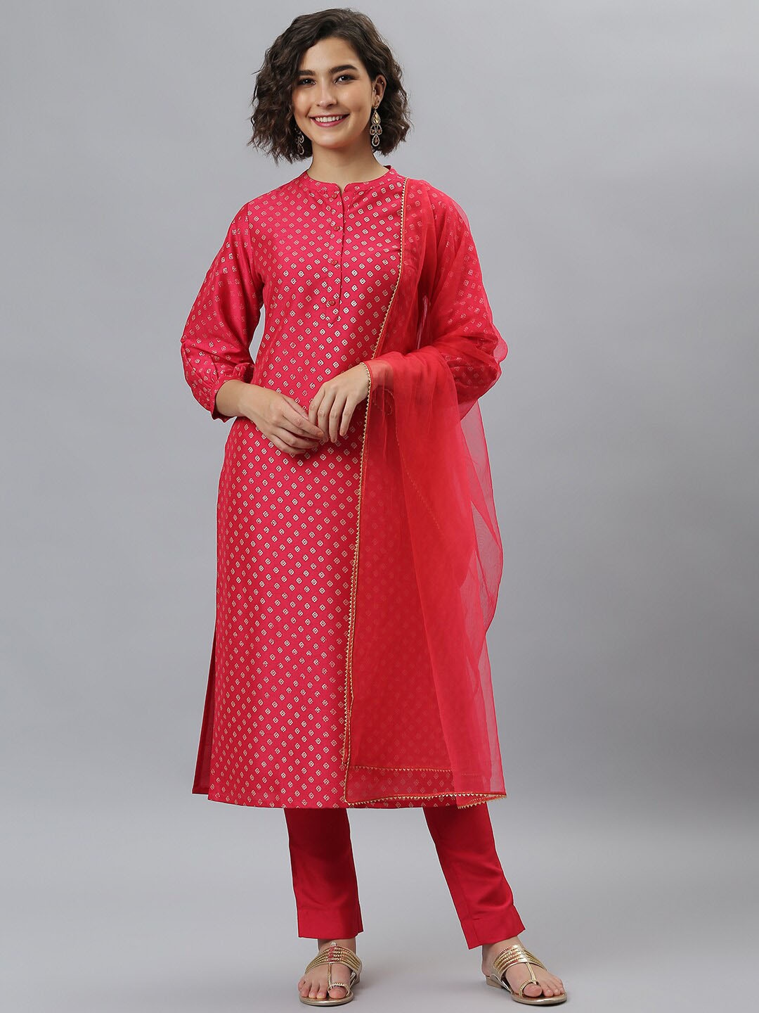 

Janasya Geometric Self Design Kurta With Trouser & Duppatta, Pink