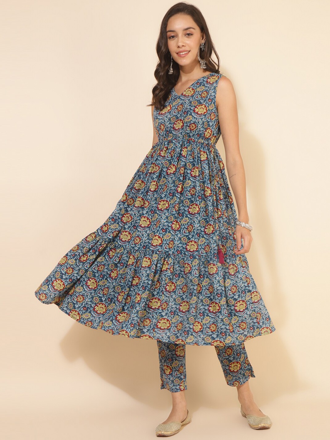 

Janasya Floral Printed Pure Cotton V Neck Flared Kurta With Pant, Blue