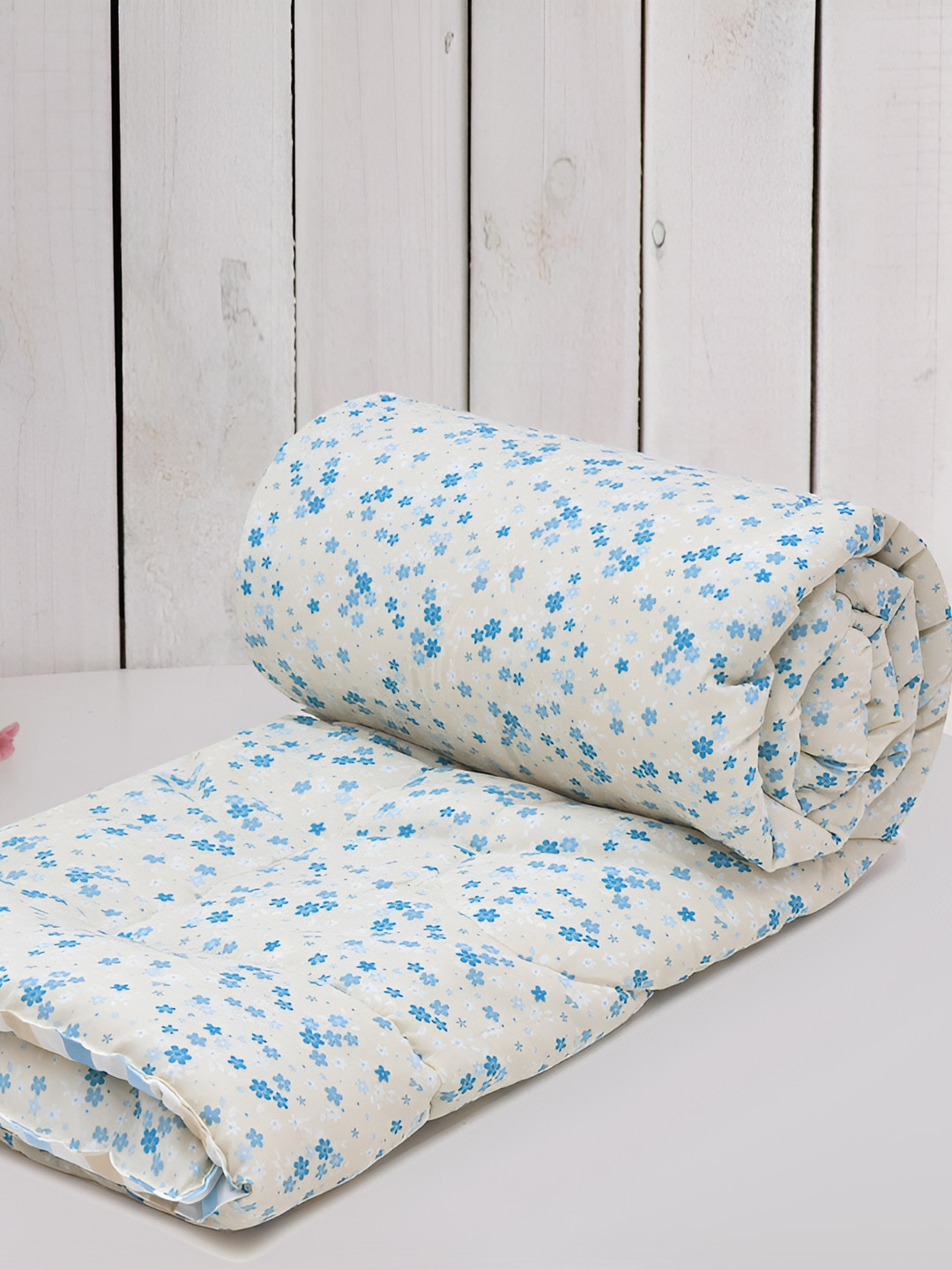 

RRC Beige & Blue Floral Cotton Mild Winter 210 GSM Single Bed Comforter