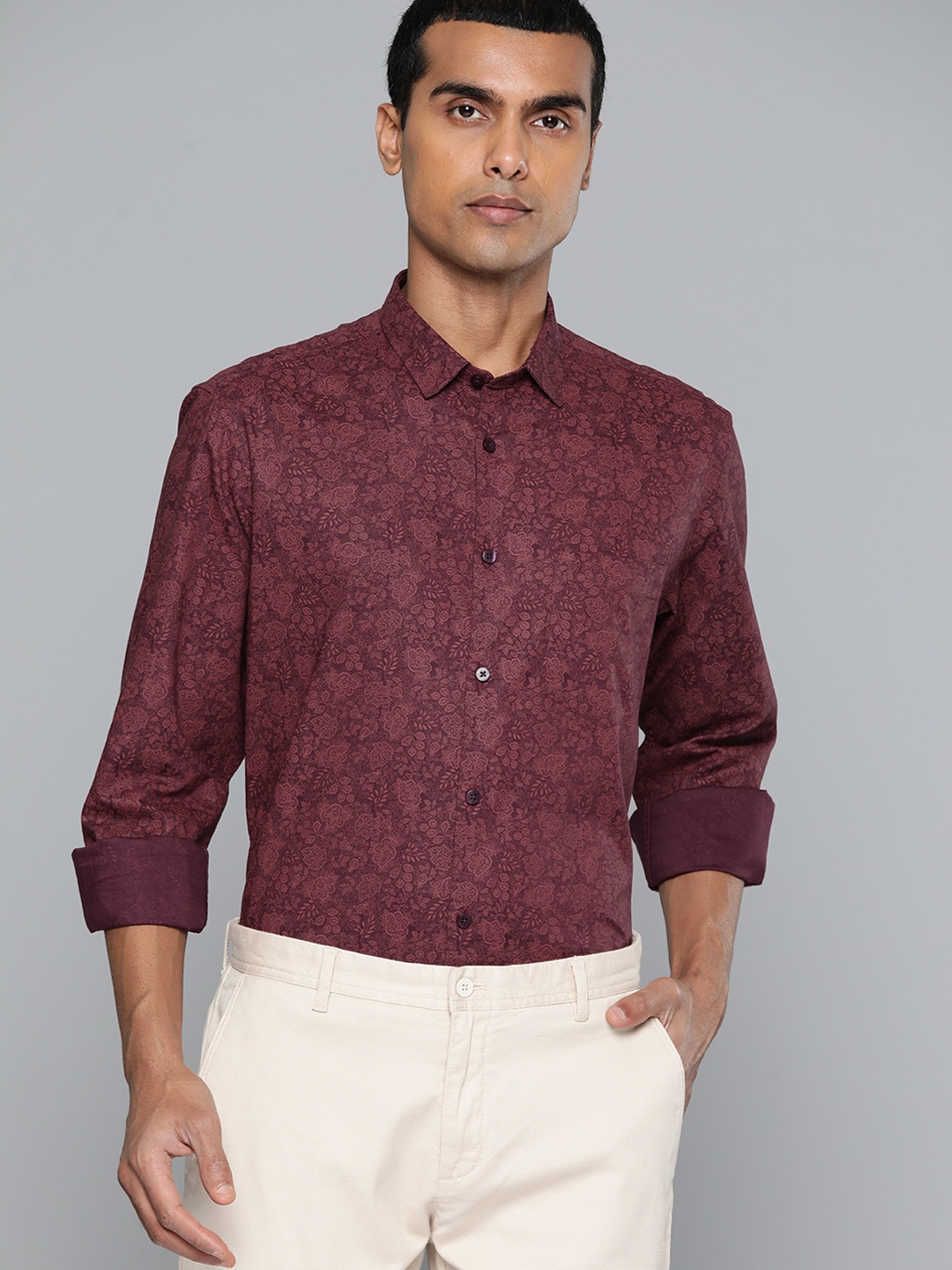 

Indian Terrain Slim Fit Floral Woven Design Casual Shirt, Maroon