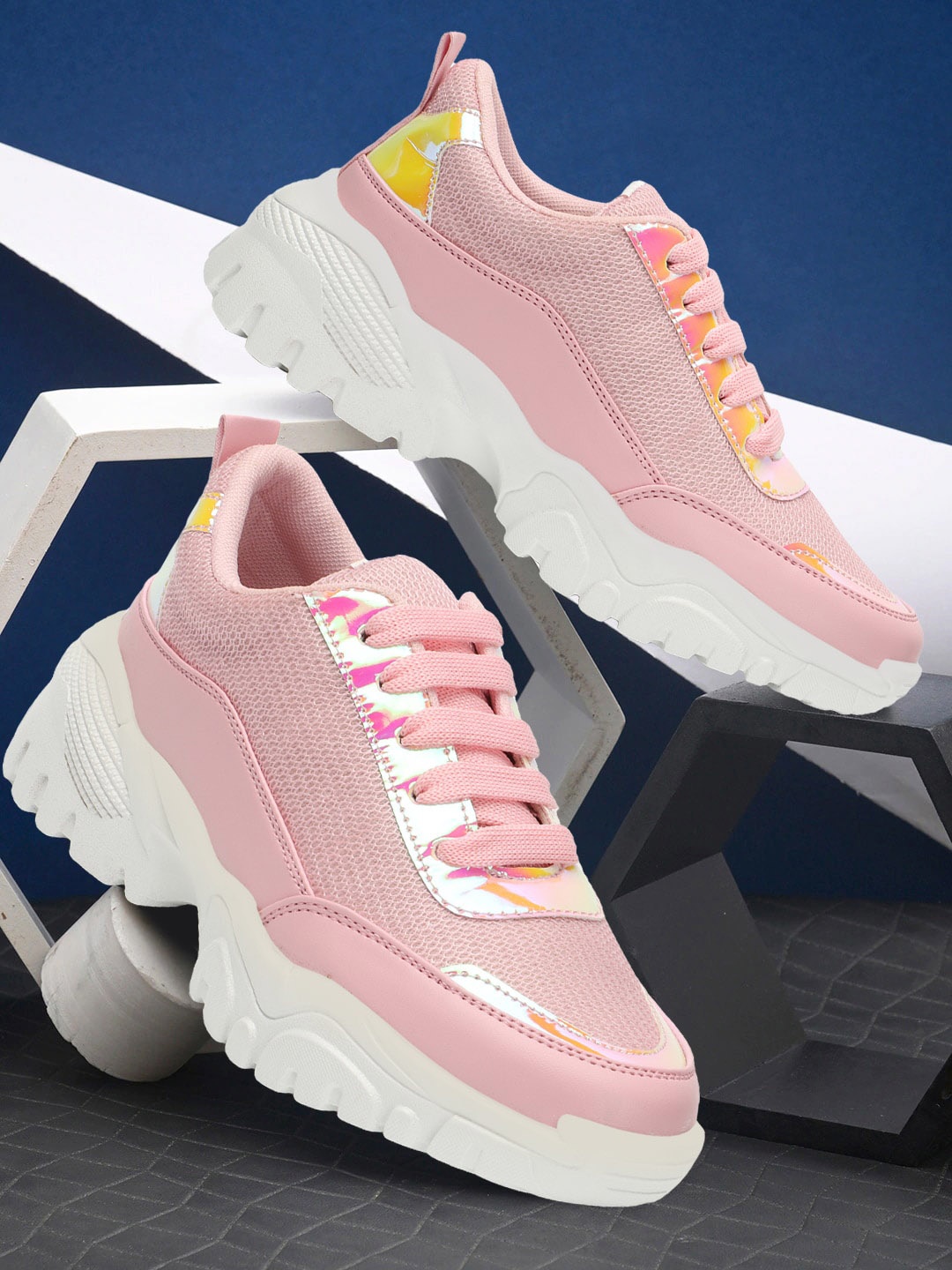 

XE Looks Women Textured Lightweight Comfort Insole Contrast Sole Sneakers, Pink