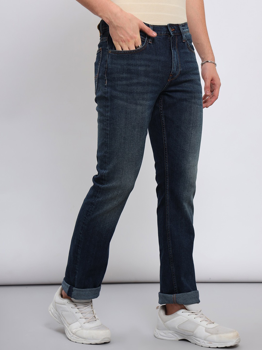 

Lee Men Rodeo Straight Fit Light Fade Clean Look Stretchable Jeans, Blue