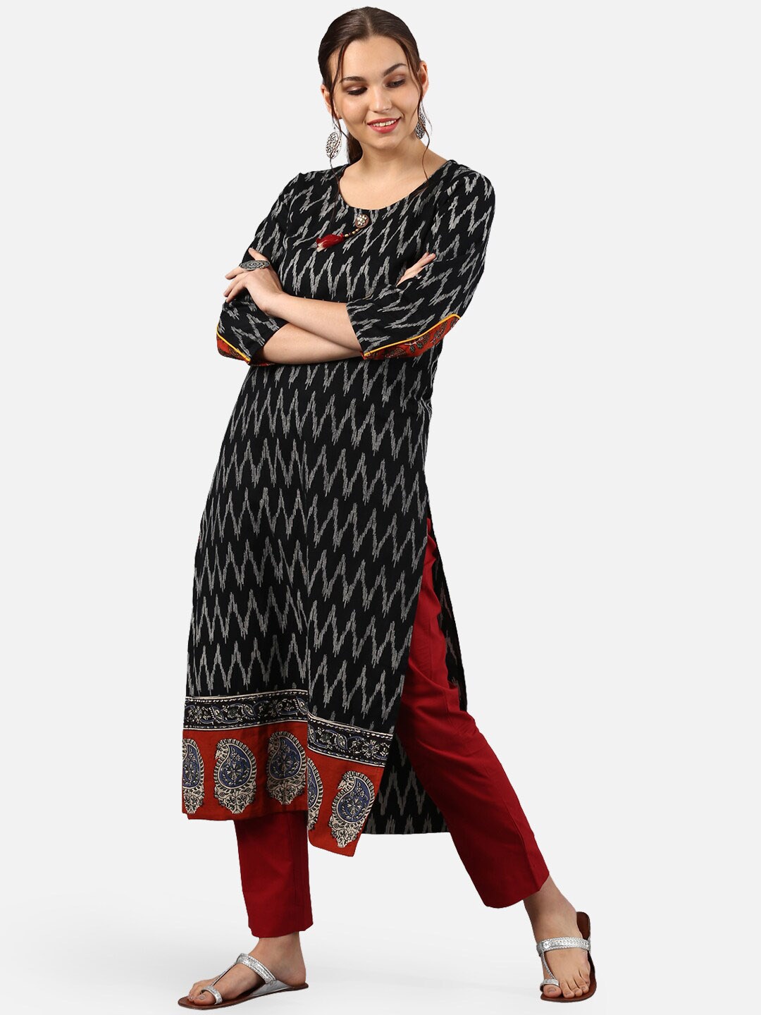 

Janasya Women Geometric Round Neck Straight Kurta, Black