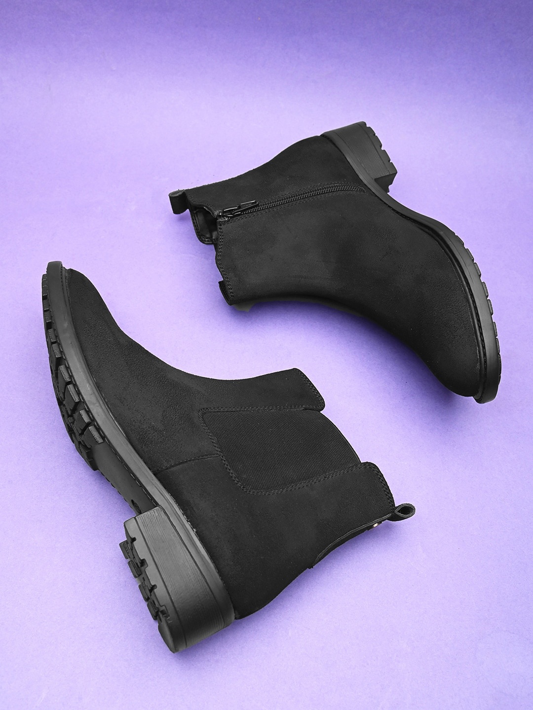

Roadster Women Round Toe Mid-Top Chelsea Boots, Black