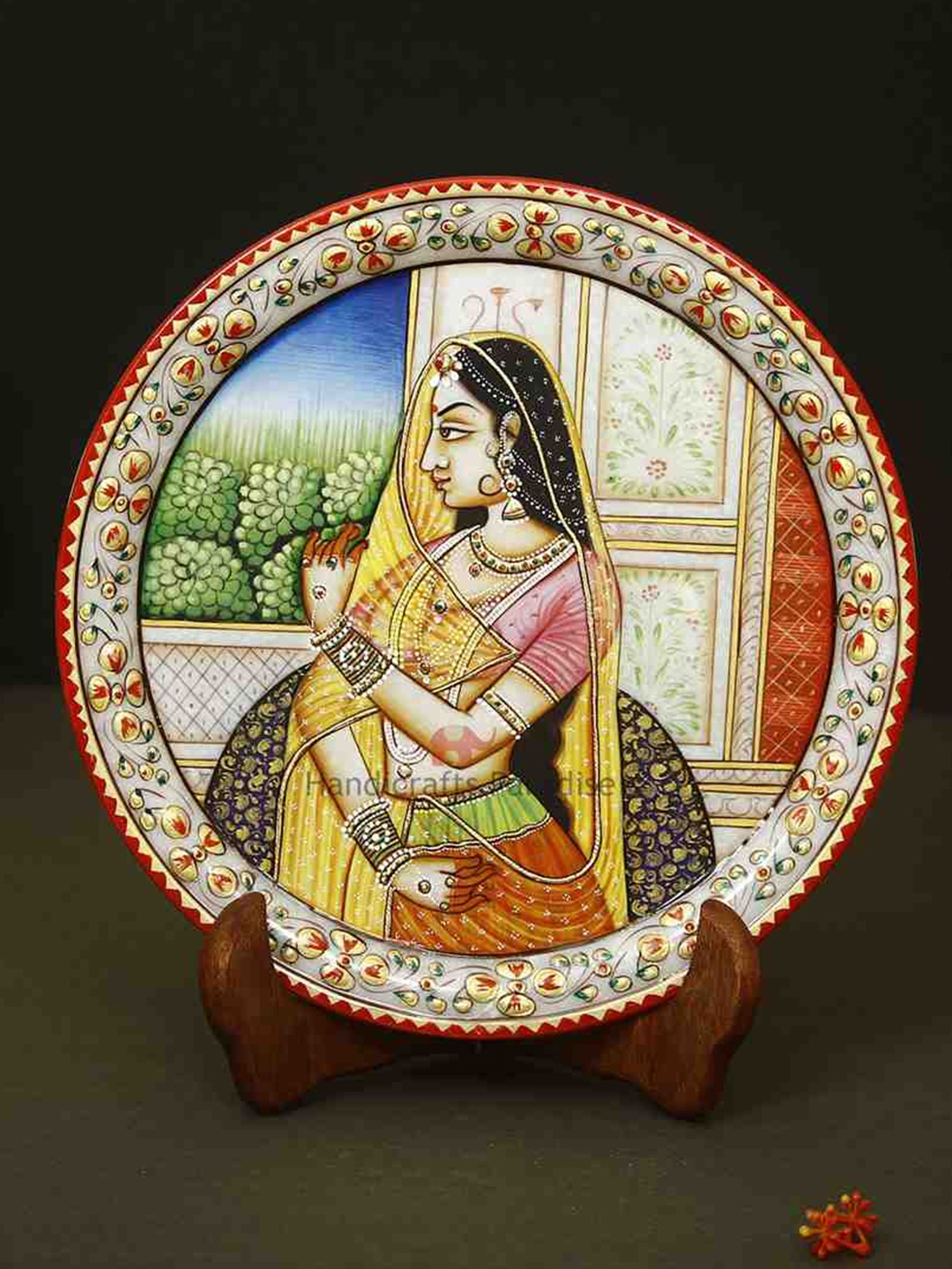 

HANDICRAFTS PARADISE Gold Toned & Red Marble Round Plate Showpiece