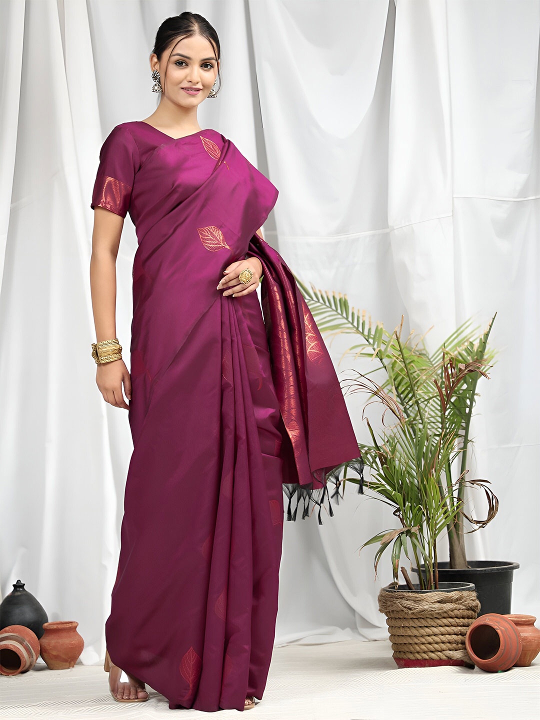 

Sidhidata Embellished Zari Silk Blend Designer Banarasi Saree, Pink
