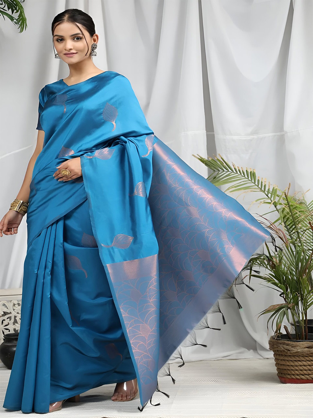 

Sidhidata Embellished Zari Silk Blend Designer Banarasi Saree, Turquoise blue