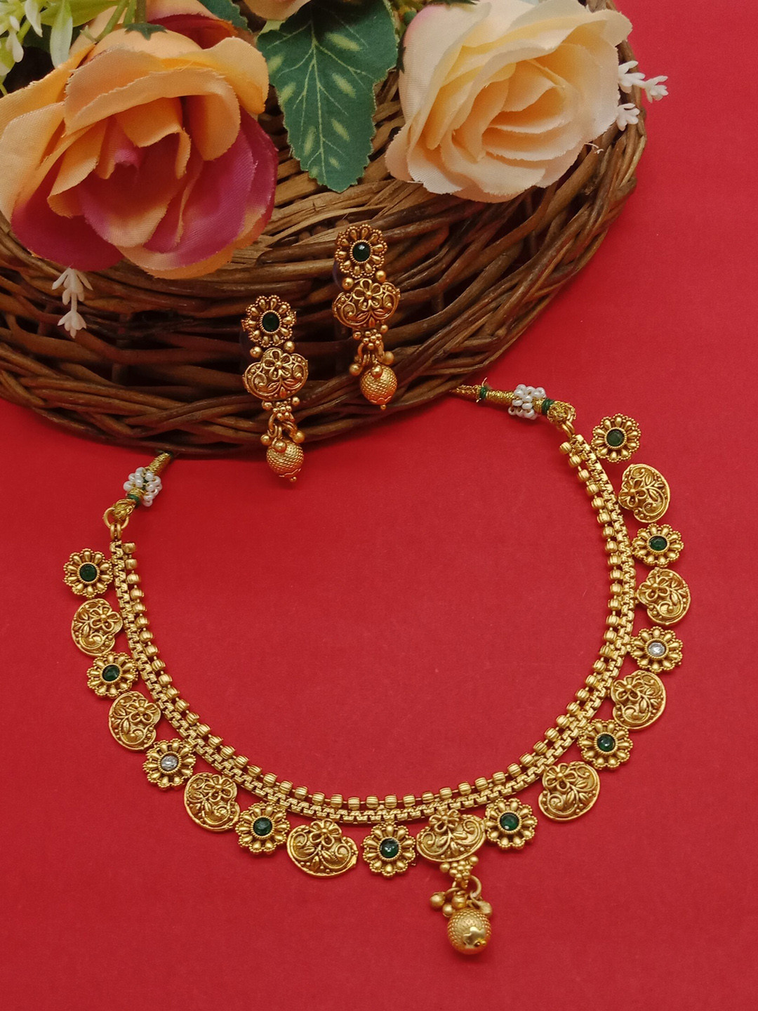 

AASHISH IMITATION Gold-Plated Kundan Stones Studded Floral Round Jewellery Set