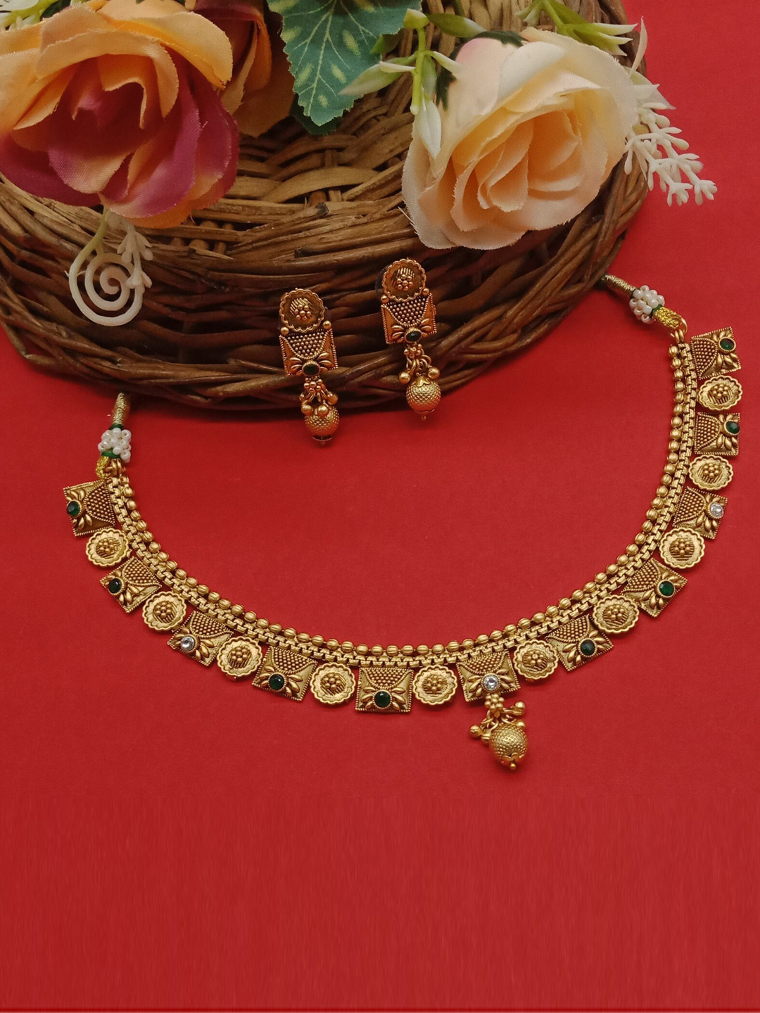 

AASHISH IMITATION Copper-Plated Kundan Stones Studded Floral Round Temple Jewellery Set