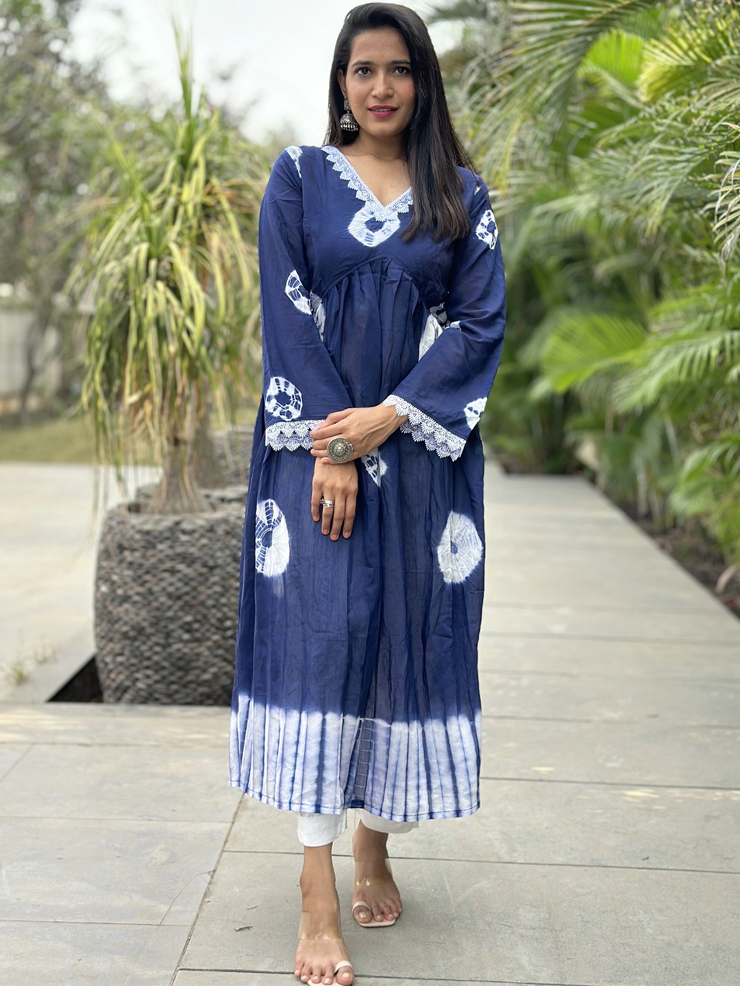 

PRANZ CREATION Shibori Dyed V Neck Cotton Straight Kurta, Navy blue