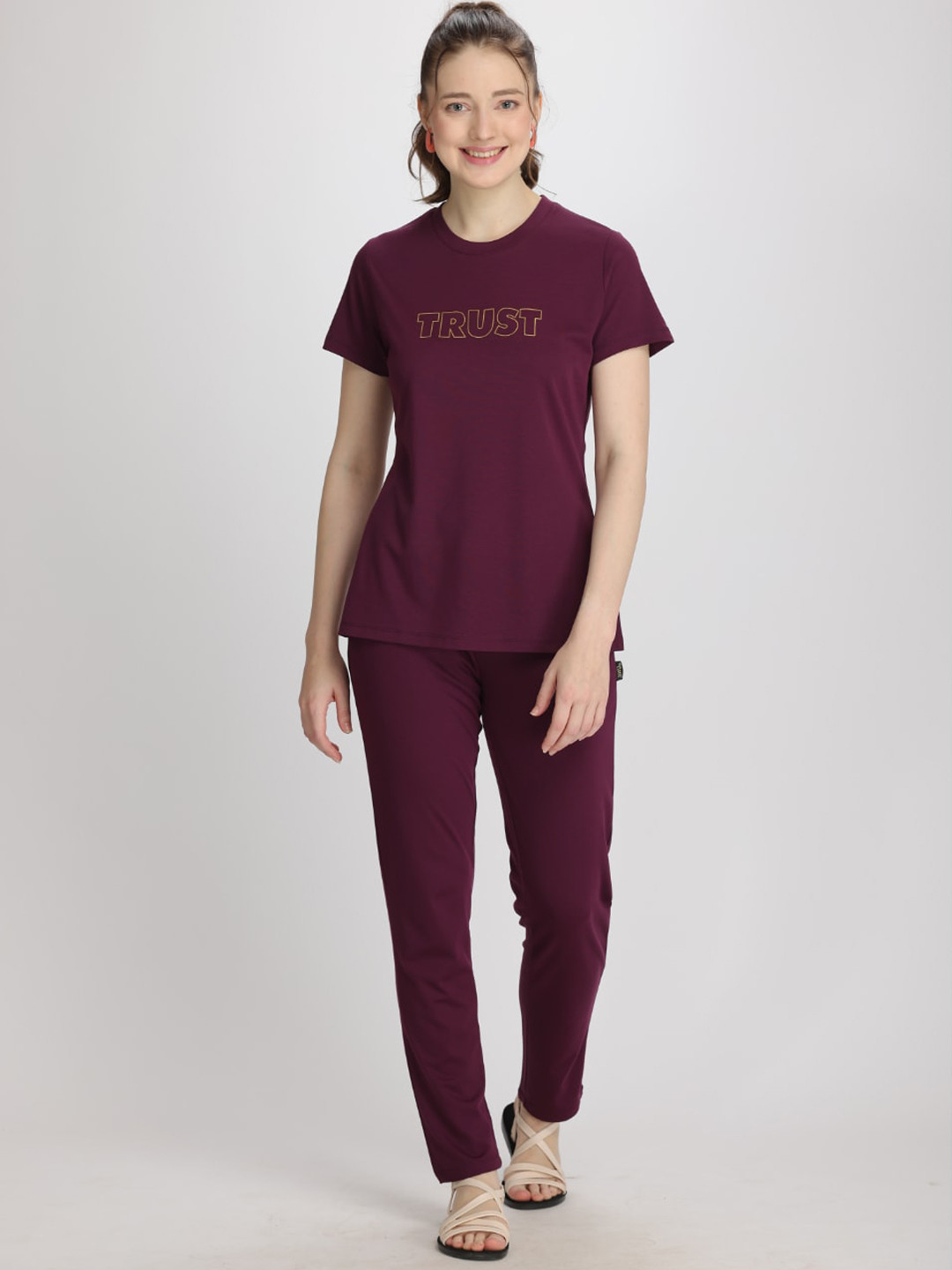 

TITTLI Typography Printed Round Neck Night suits, Maroon