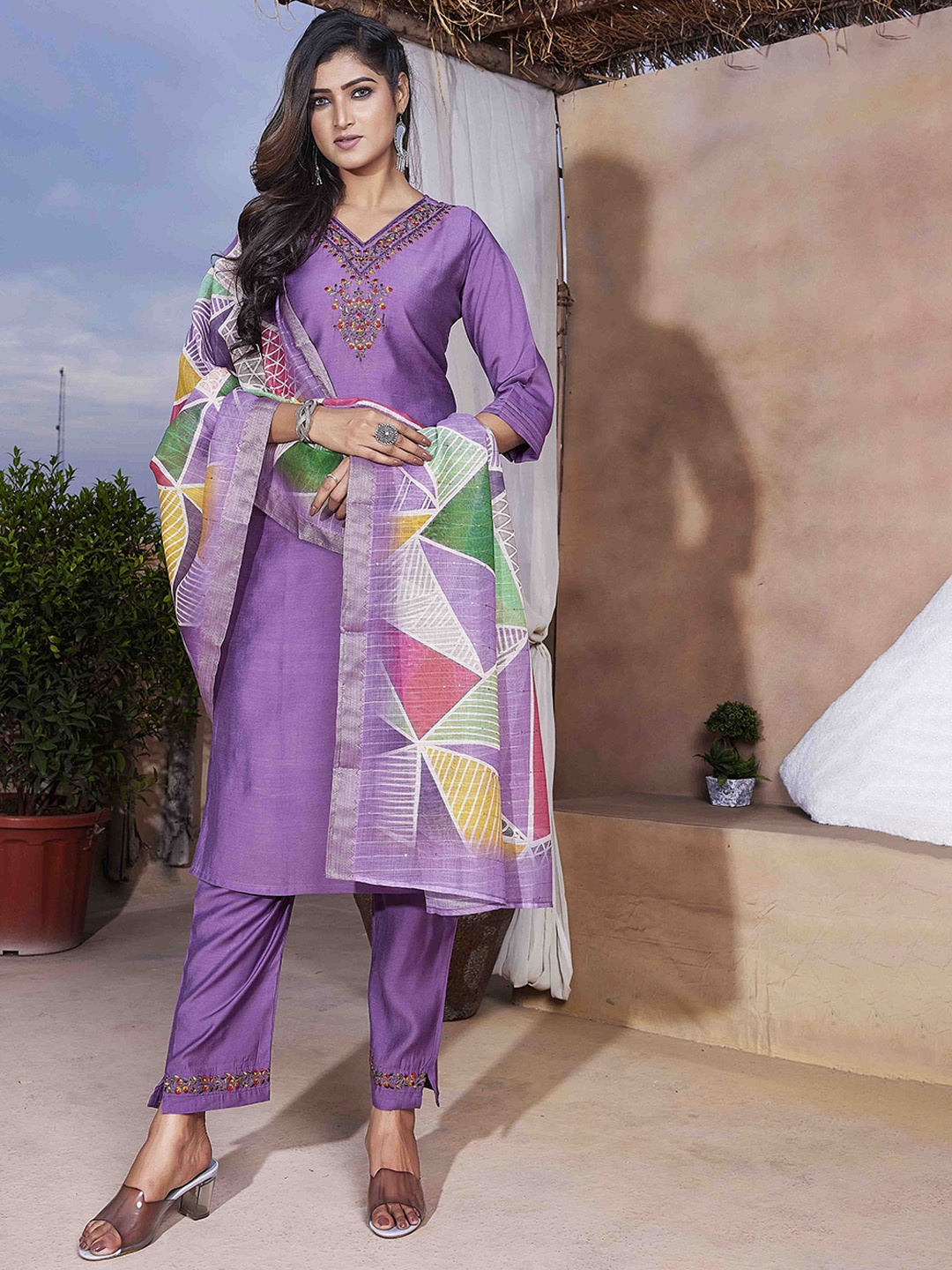 

Chandbaali Floral Embroidered V Neck Pure Silk Kurta with Pyjama & Dupatta, Purple