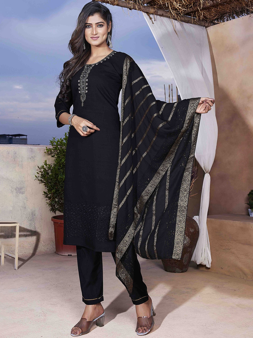 

Chandbaali Embroidered Regular Thread Work Pure Silk Kurti with Pyjama & Dupatta, Black