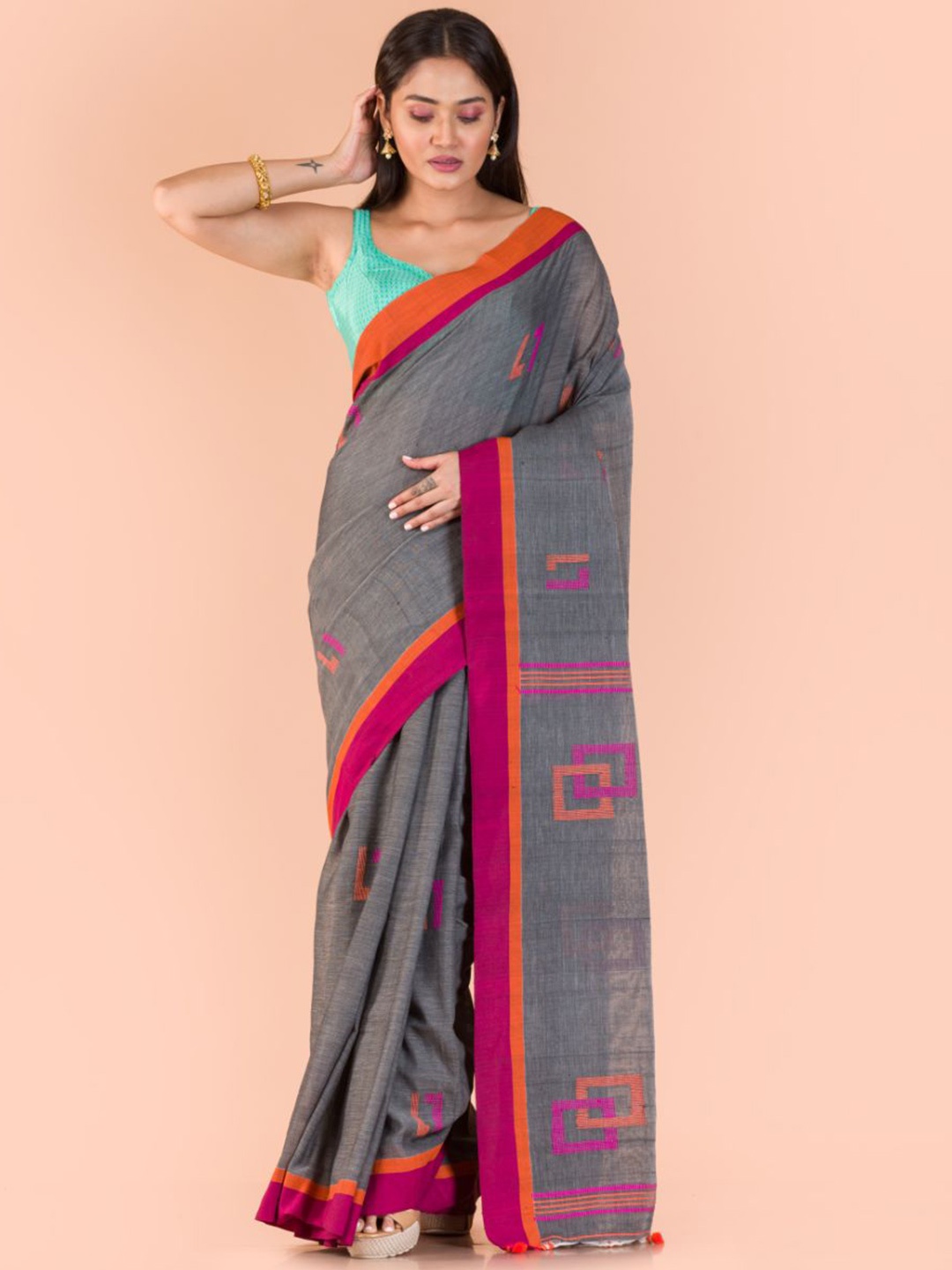 

Angoshobha Geometric Woven Design Pure Cotton Jamdani Saree, Grey
