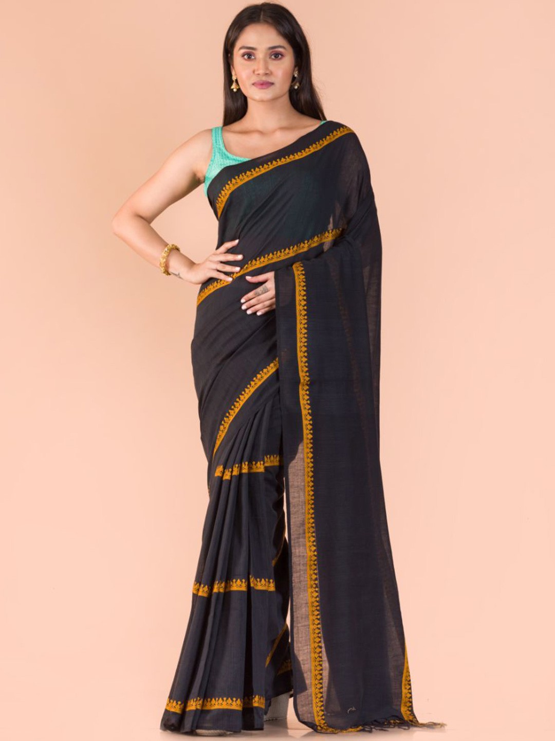 

Angoshobha Solid Embroidered Pure Cotton Saree, Black