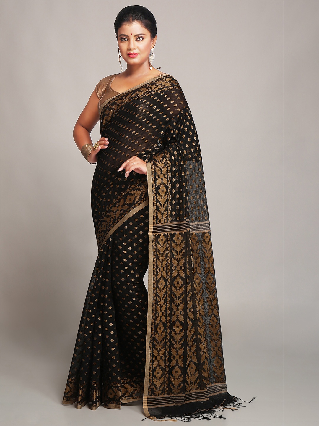 

BENGAL HANDLOOM Grey & GoldToned Ethnic Woven Design Soft Cotton Taant Saree