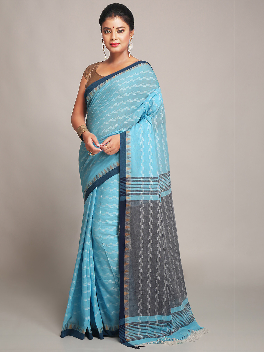 

BENGAL HANDLOOM Geometric Woven Design Pure Cotton Taant Saree, Blue
