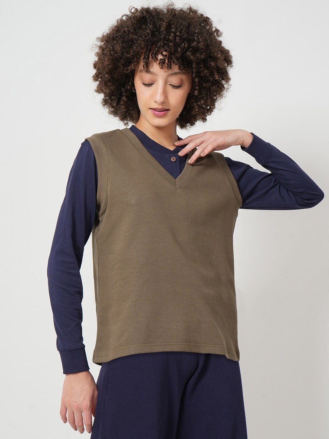 

Saltpetre V-Neck Organic Cotton Co-Ords, Olive