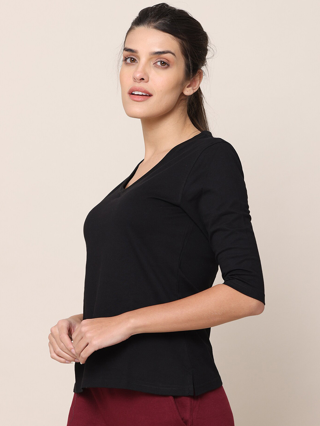 

Saltpetre Organic Cotton V-Neck T-Shirt With Joggers, Black
