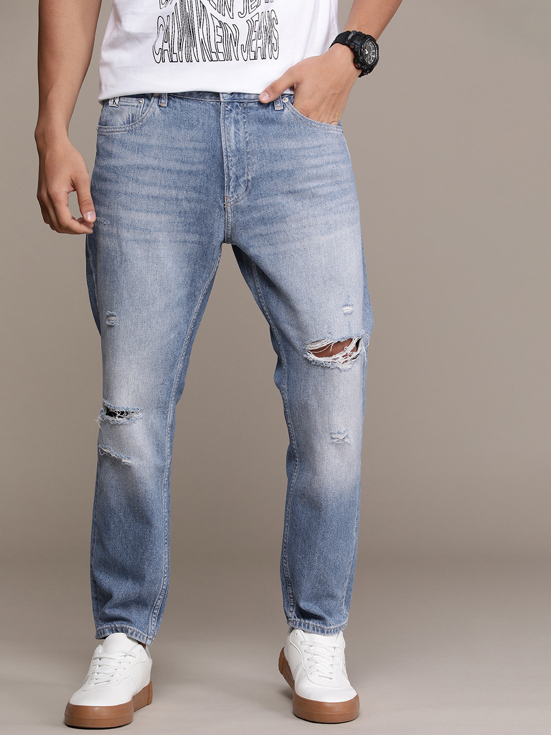 

Calvin Klein Jeans Men Dad Fit Pure Cotton Mildly Distressed Heavy Fade Jeans, Blue
