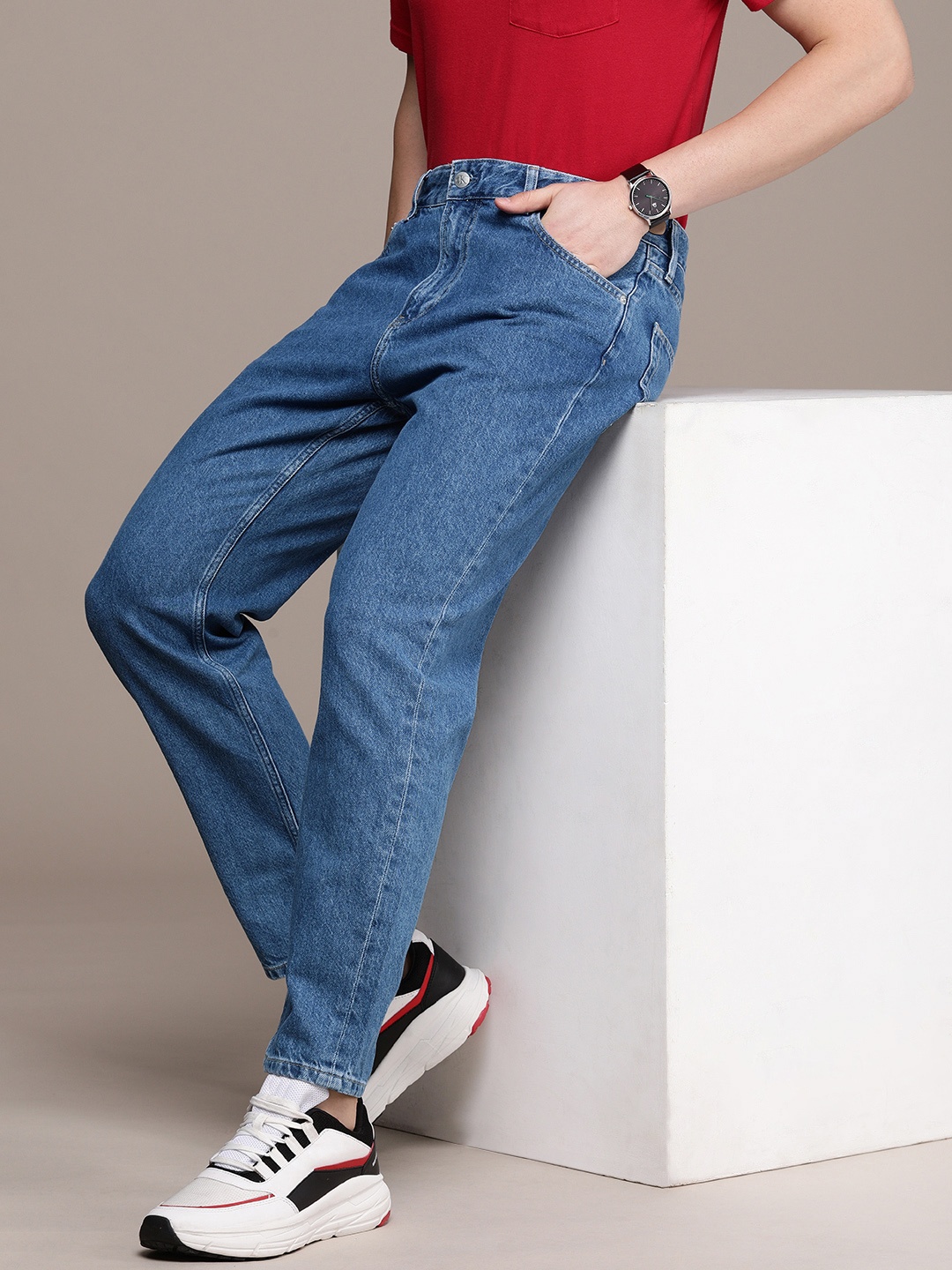 

Calvin Klein Jeans Men Pure Cotton Dad Fit Low-Rise Light Fade Jeans, Blue