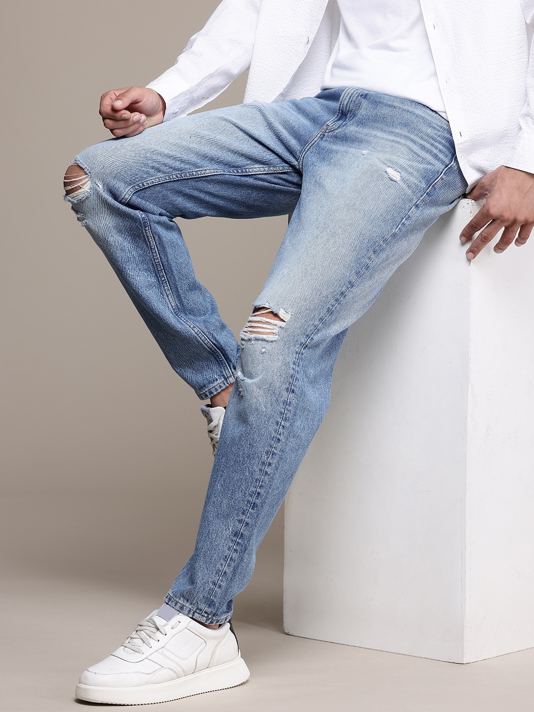 

Calvin Klein Jeans Men Slash Knee Light Fade Jeans, Blue