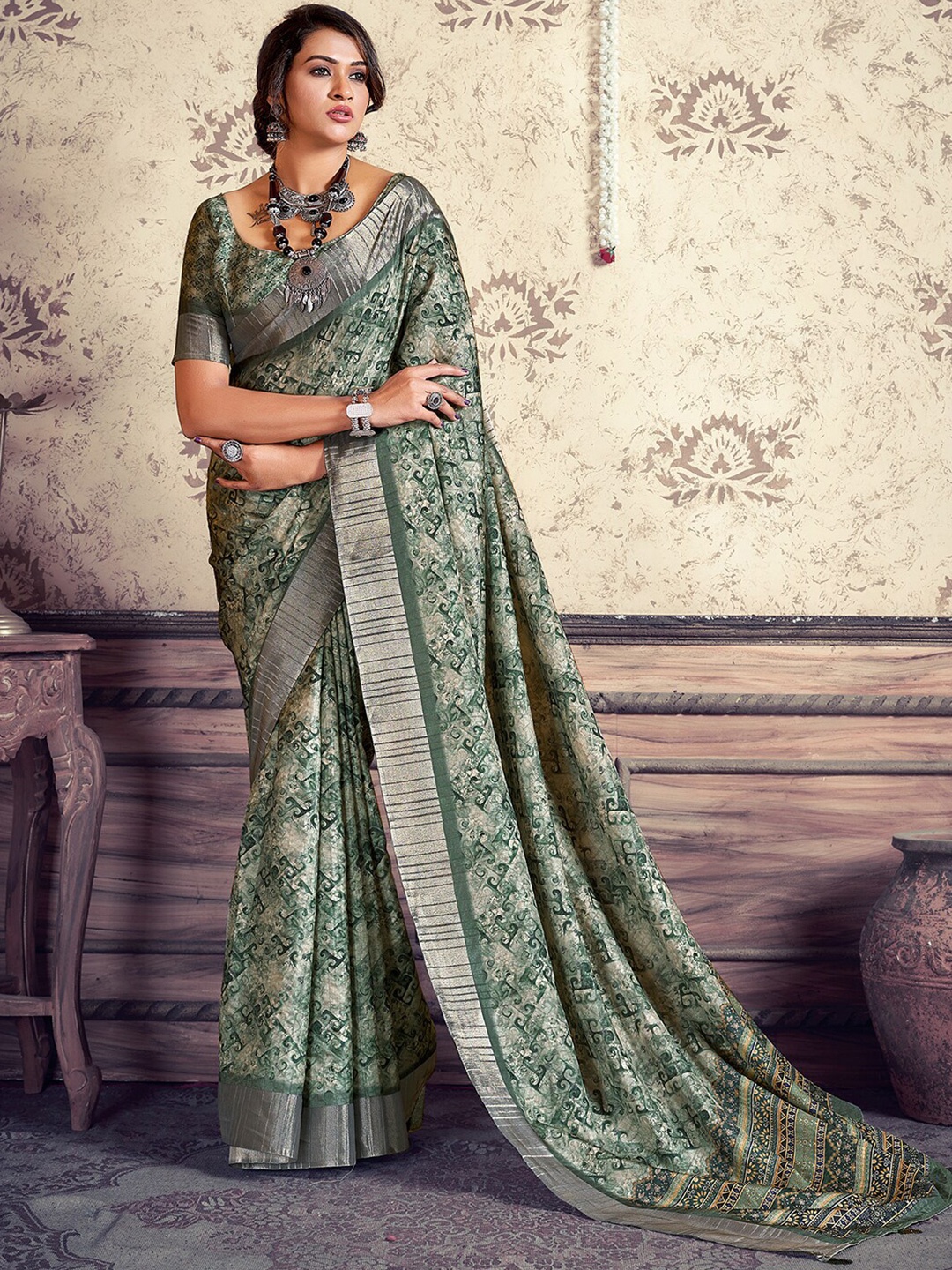 

Satrani Zari Art Silk Fusion Saree, Green