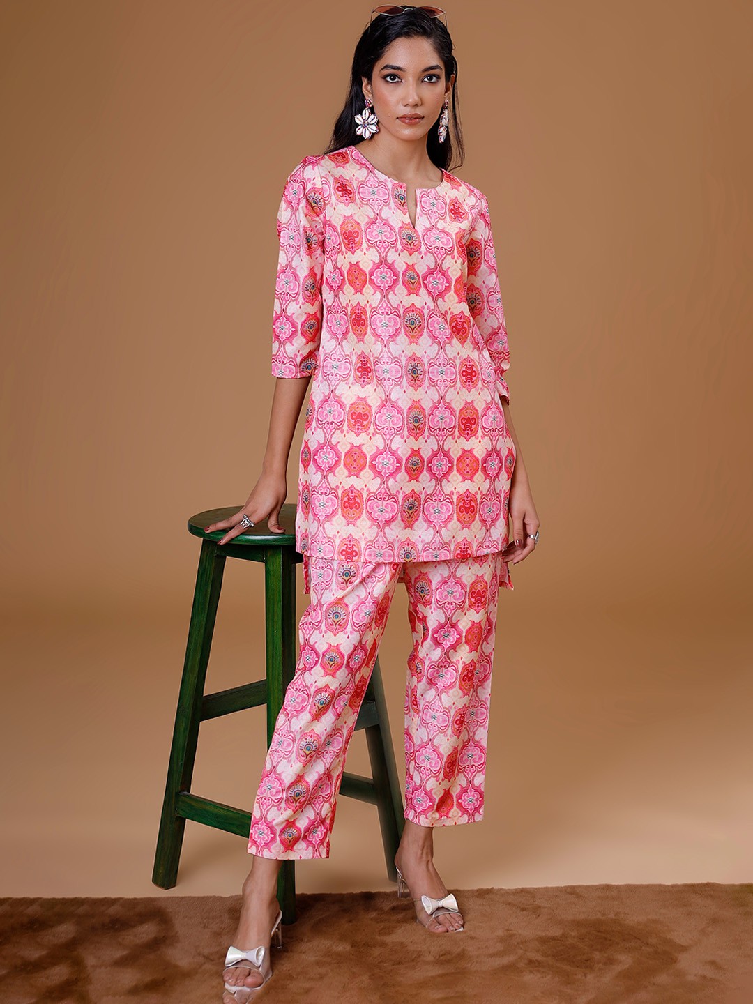 

soan Floral Printed Regular Straight Kurta with Trousers, Pink