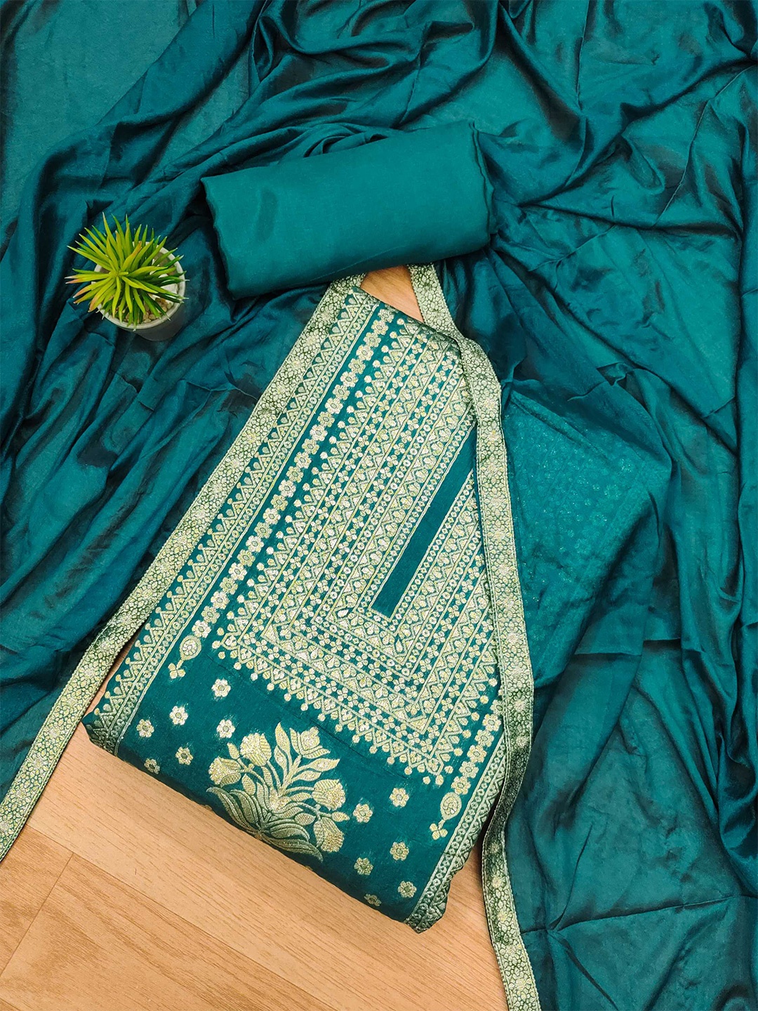

Panzora Unstitched Dress Material, Teal