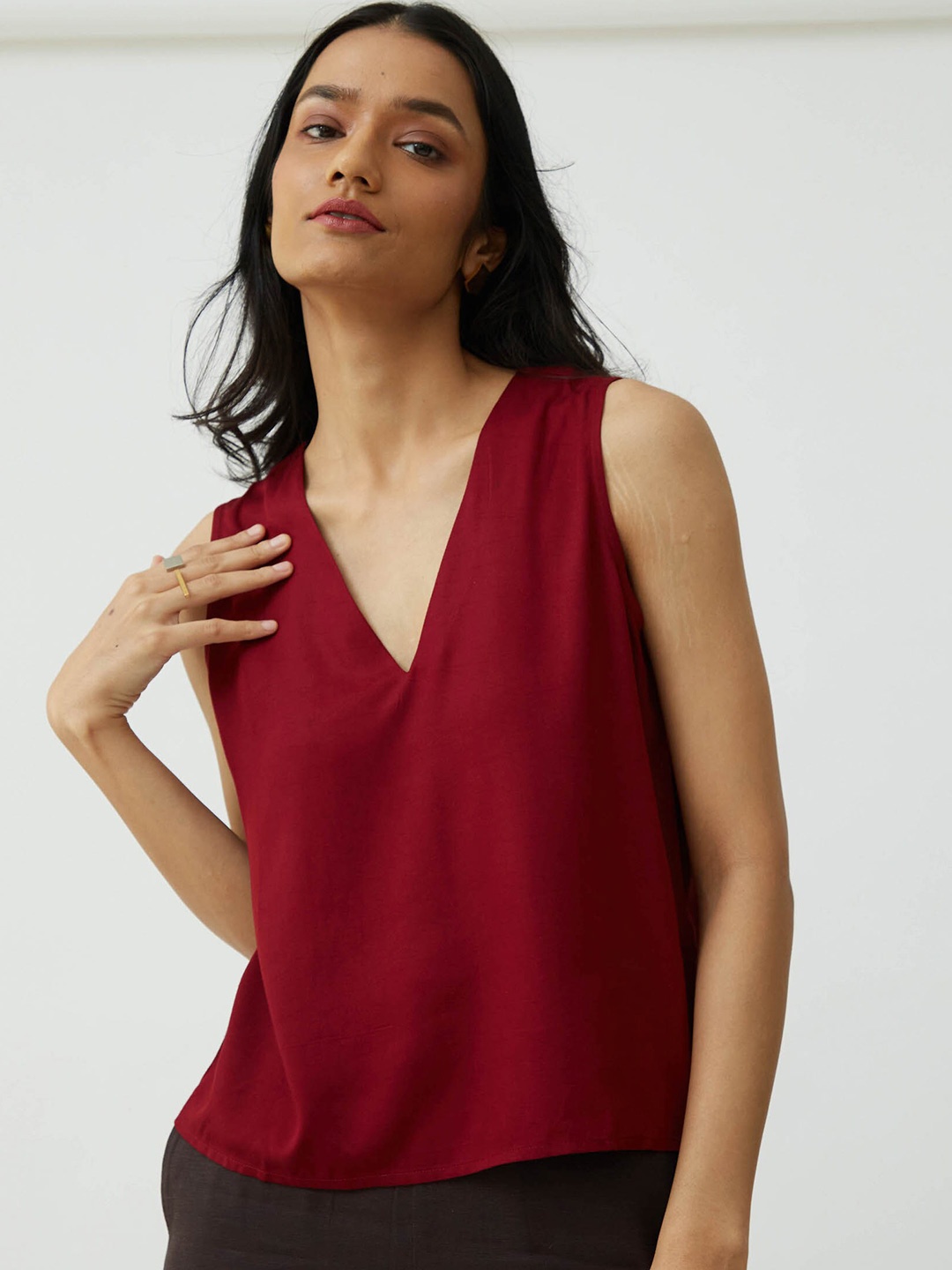 

Saltpetre V-Neck Regular Top, Maroon