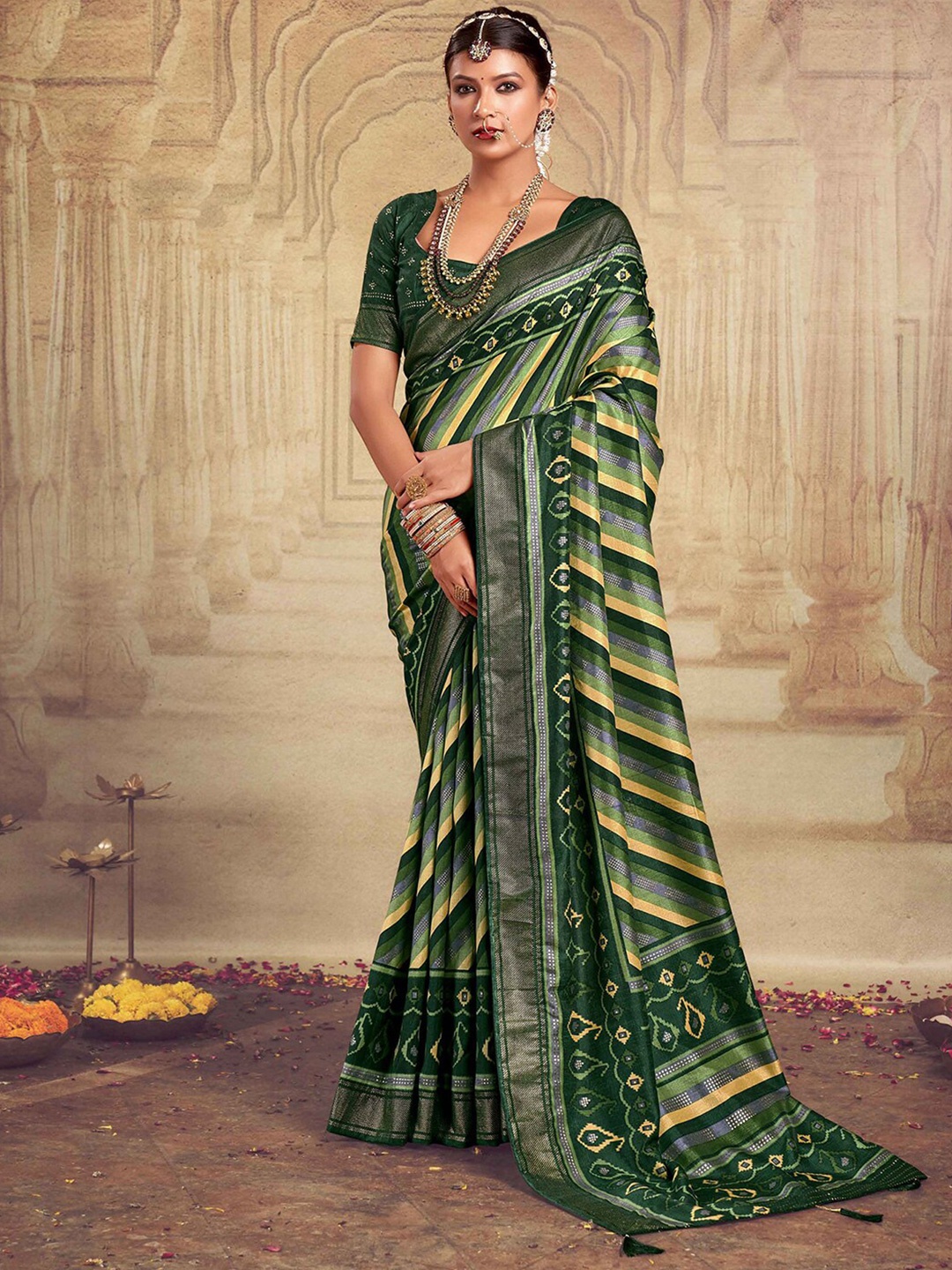

Mitera Geometric Printed Saree, Green