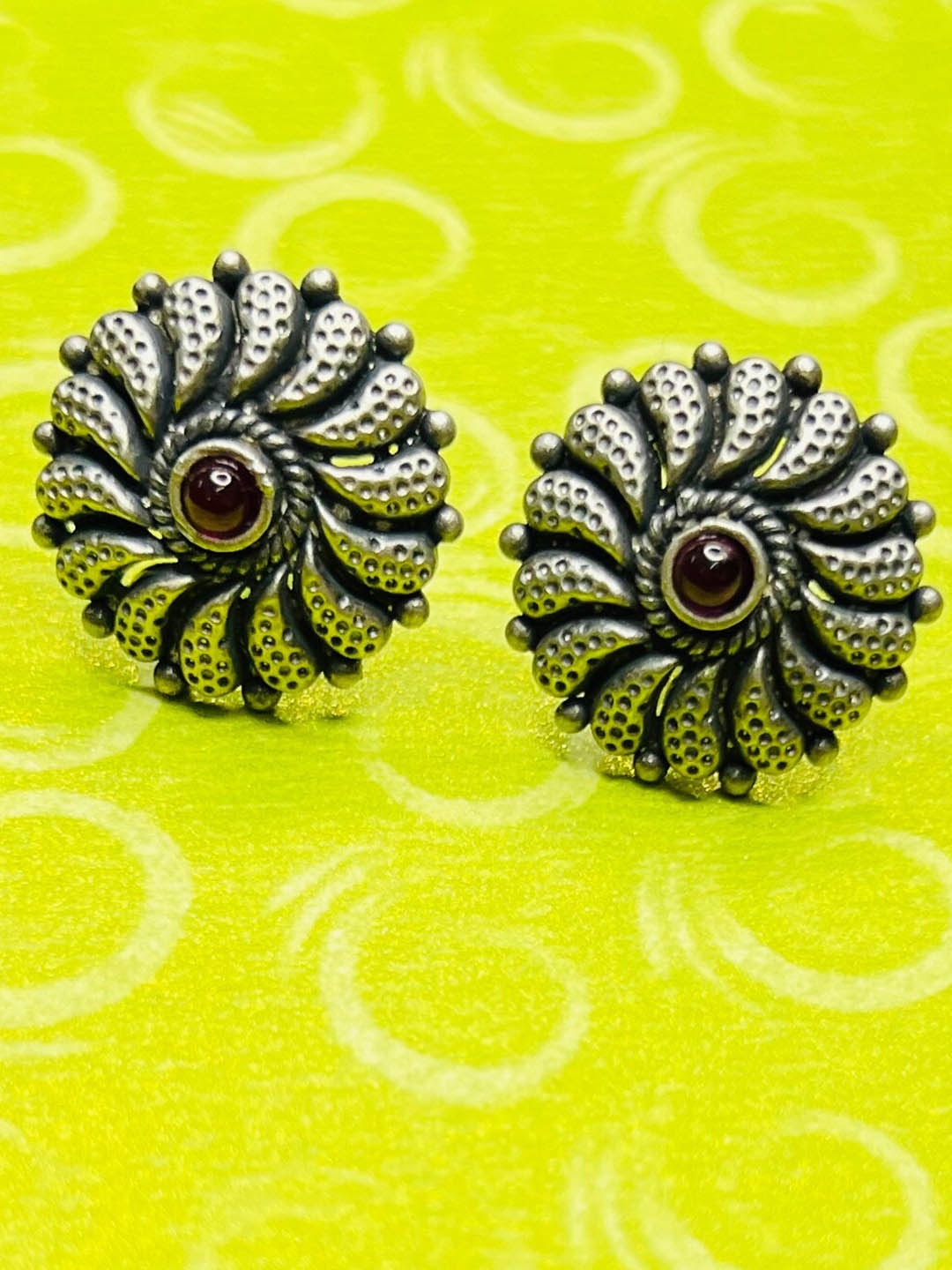 

Arte Jewels Circular Studs Earrings, Silver