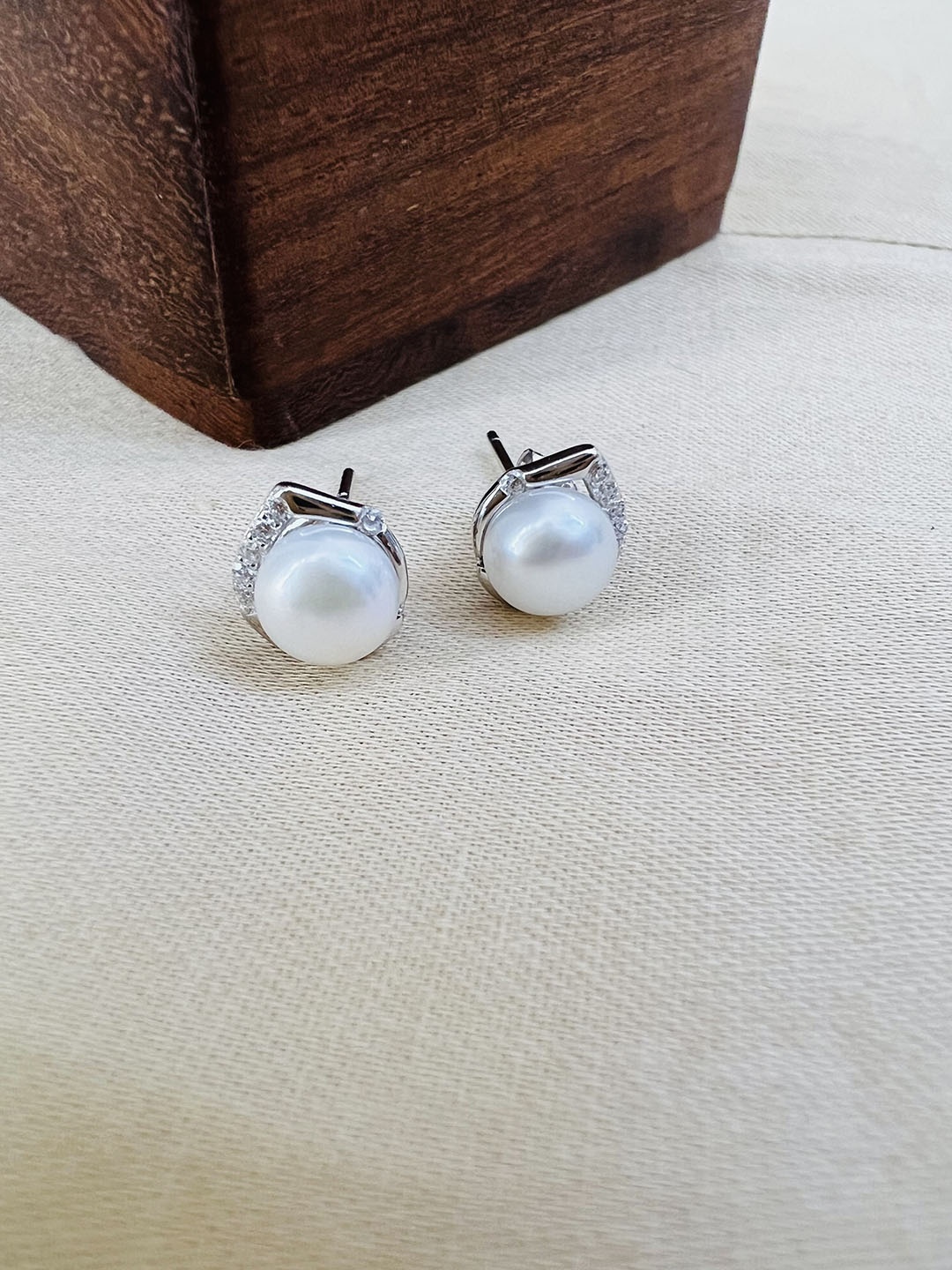 

Arte Jewels Silver-Toned Round Shaped Studs Earrings